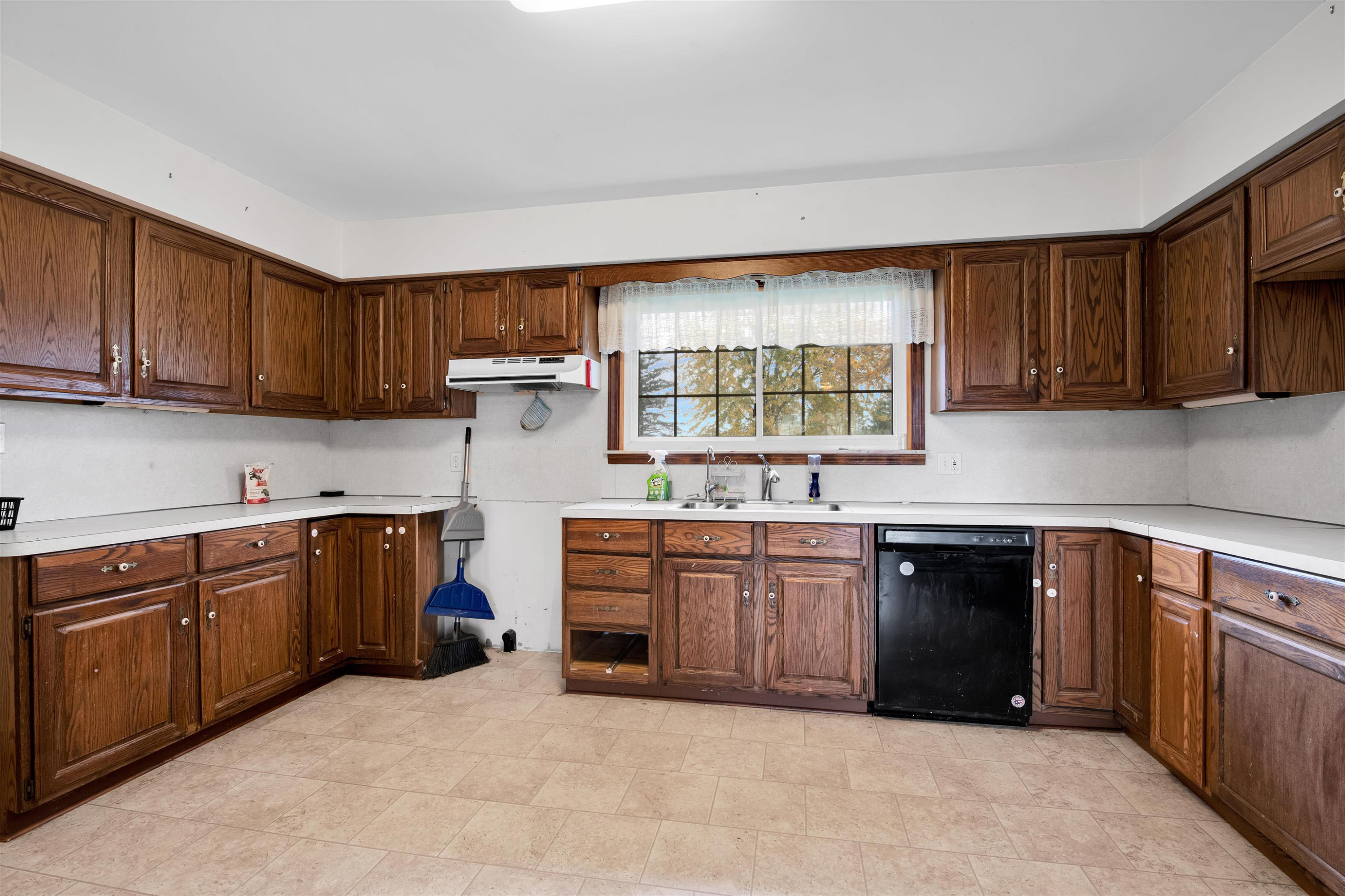11368 Gilbert Road, MI — Photo 6