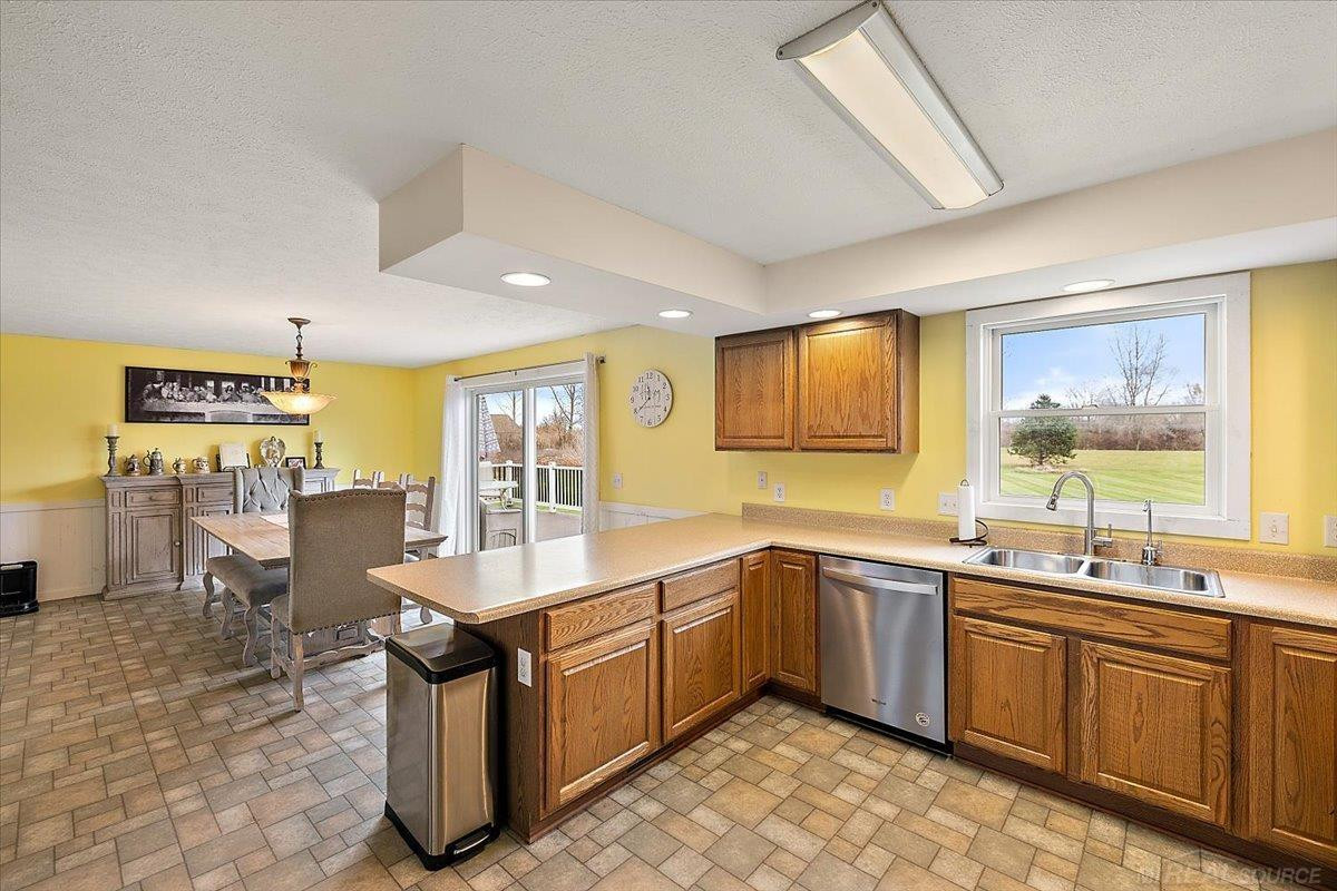 5320 Capac Road, MI 48014 — Photo 14