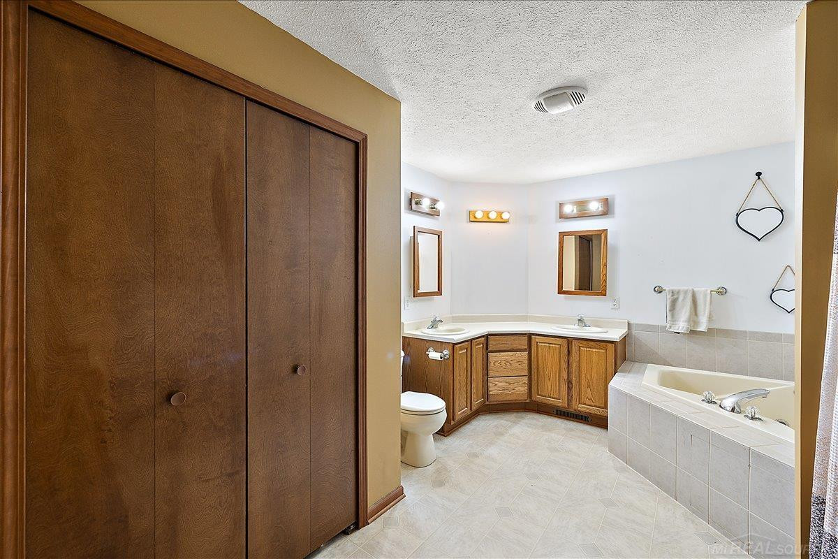 5320 Capac Road, MI 48014 — Photo 24