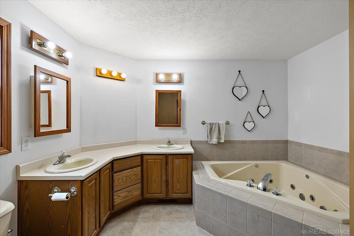 5320 Capac Road, MI 48014 — Photo 25