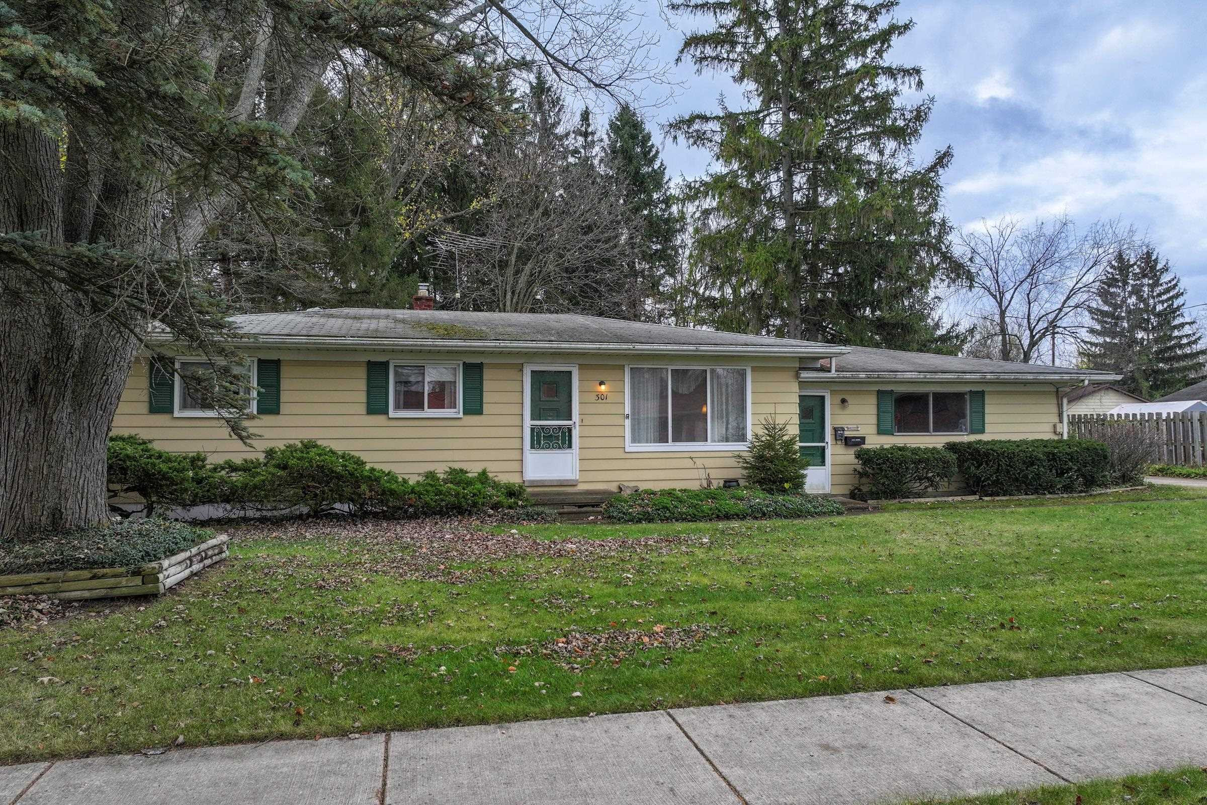 301 Airport, Holly, MI 48442 — front exterior