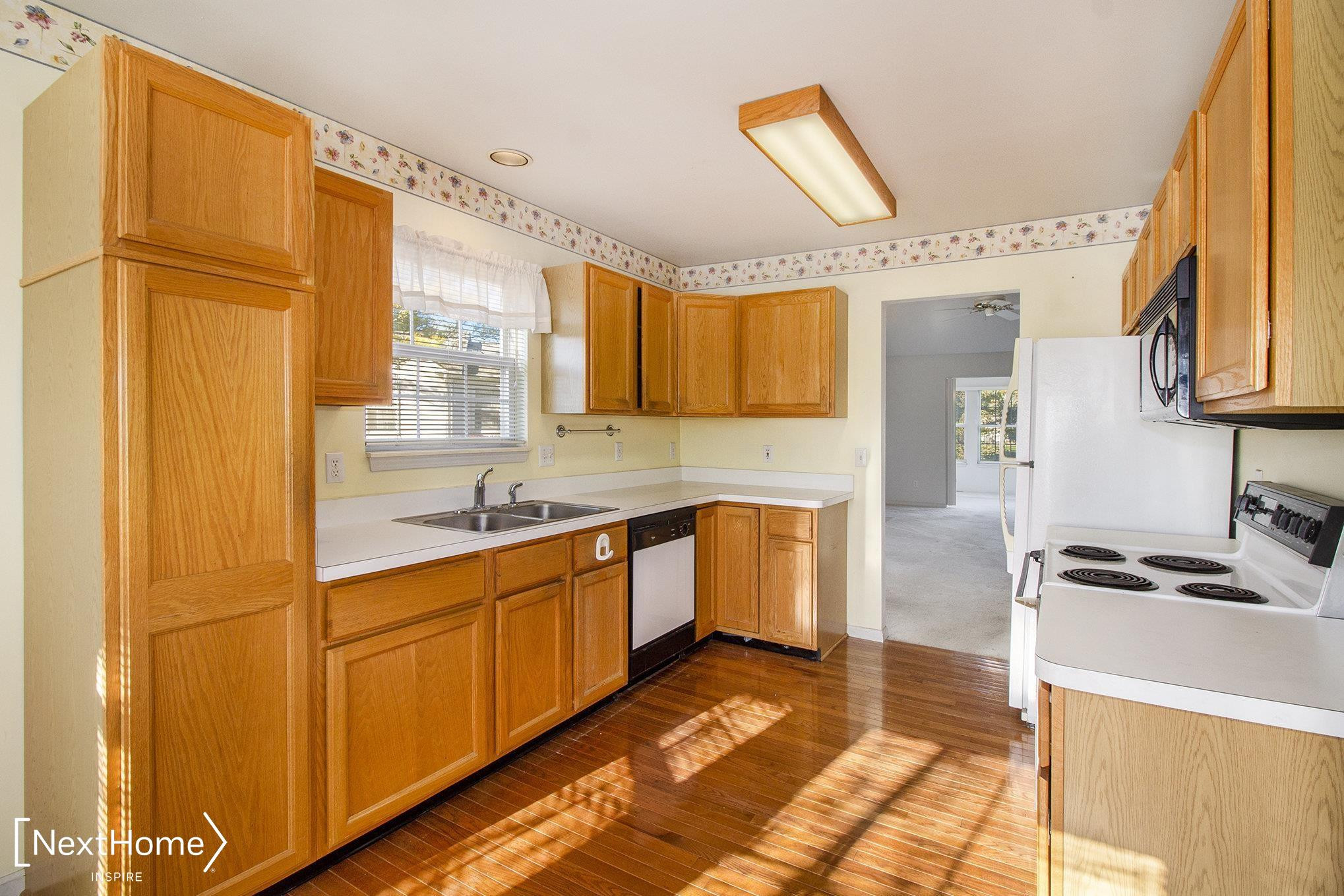 1054 Curzon Street, Howell, MI 48843 — Photo 11