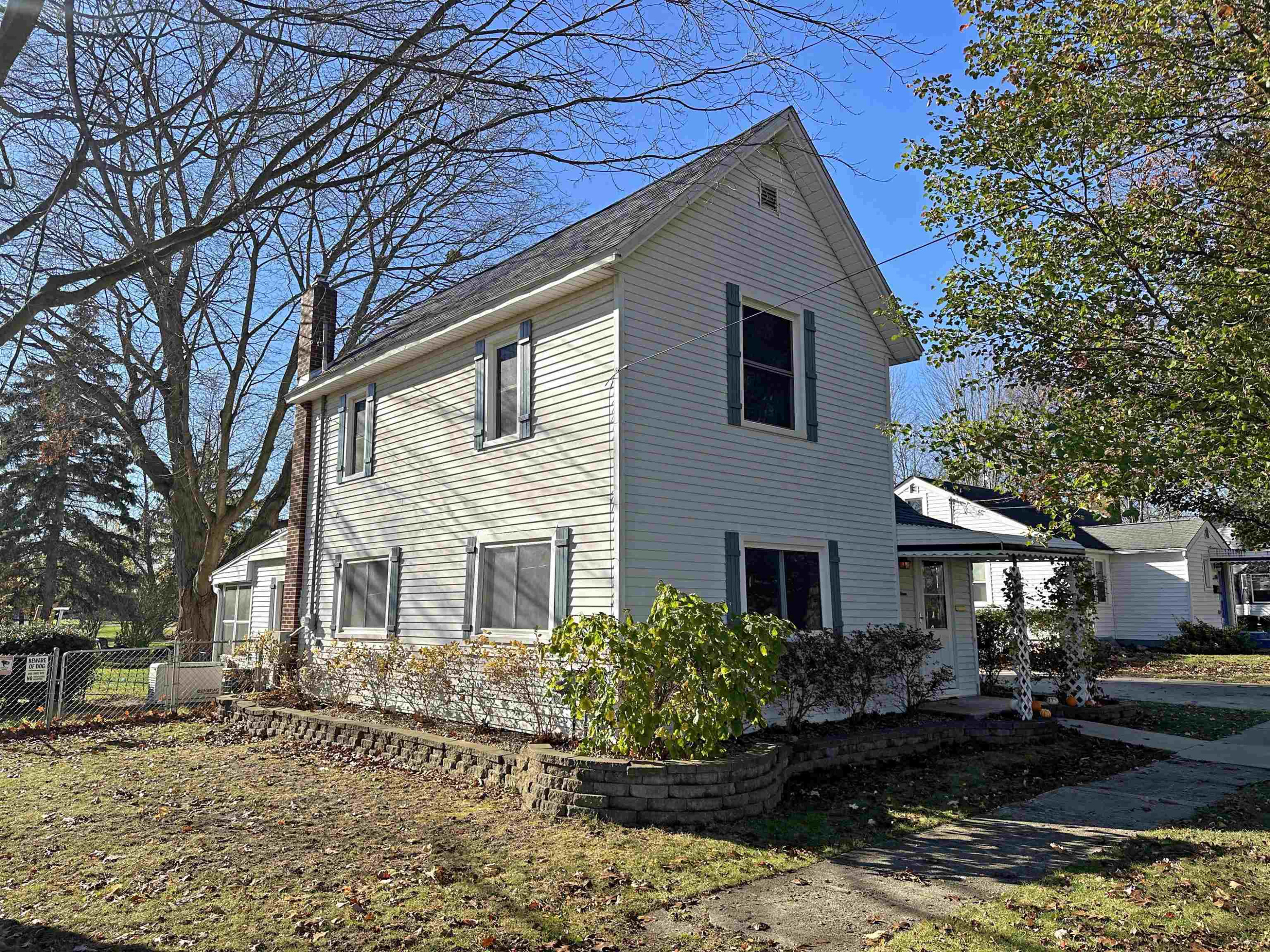 416 Center, Chesaning, MI 48616 — front exterior