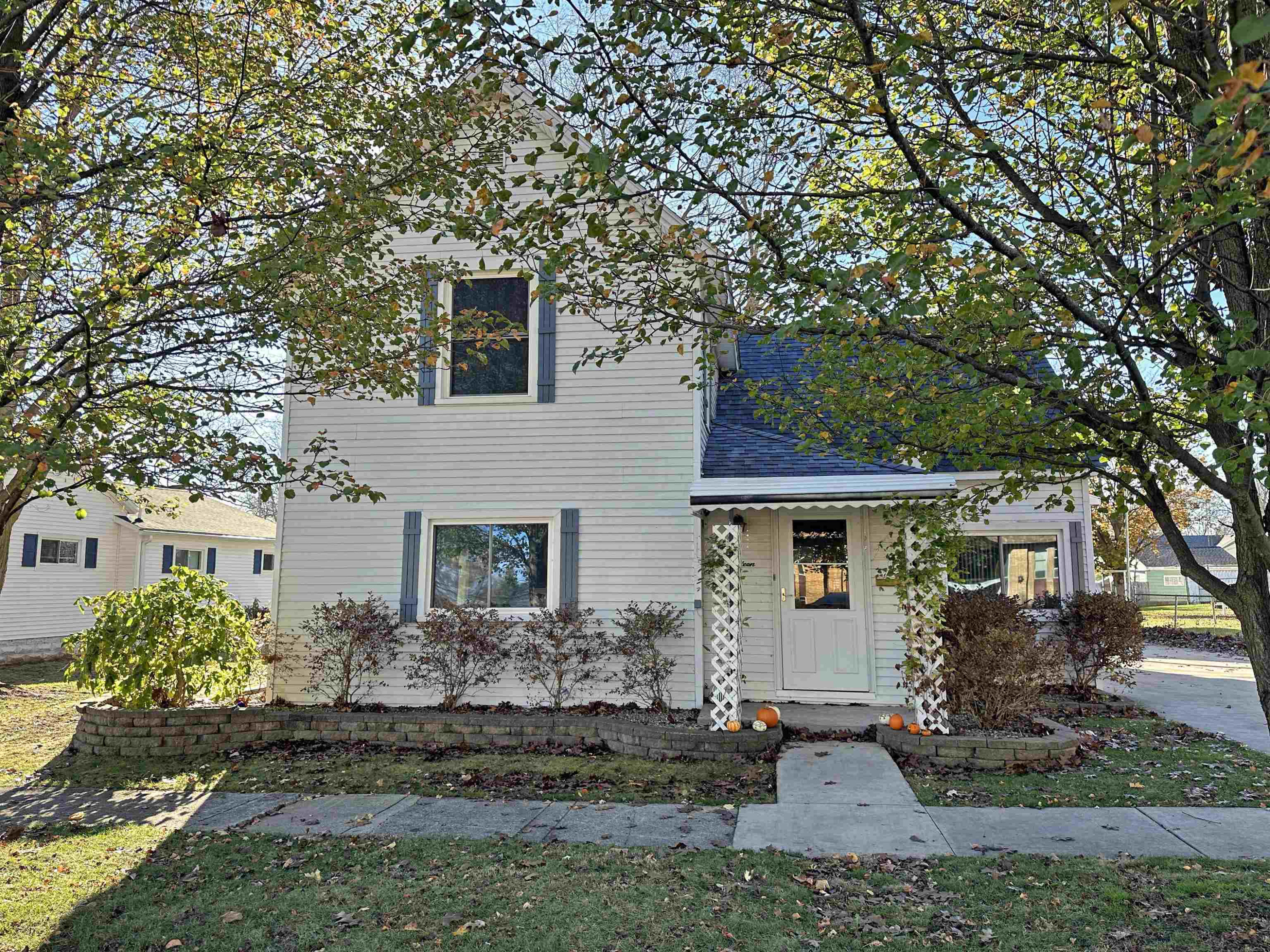 416 Center, Chesaning, MI 48616 — Photo 2