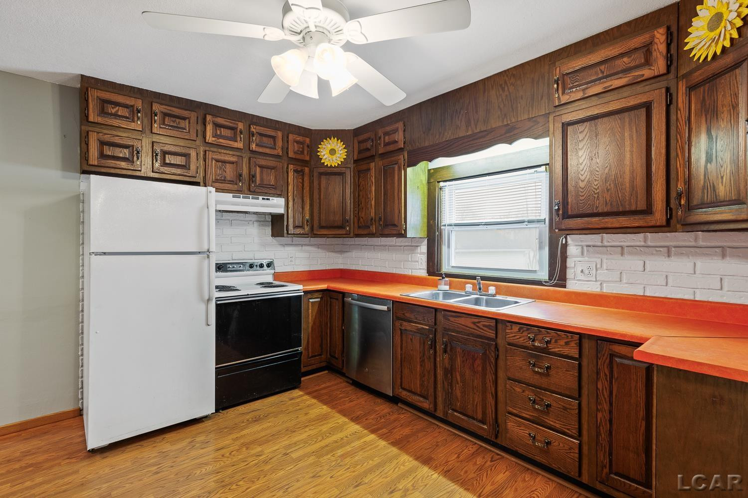 216 White, Blissfield, MI 49228 — Photo 3