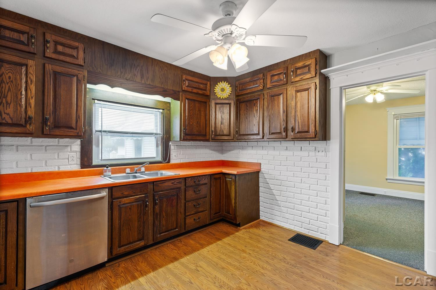 216 White, Blissfield, MI 49228 — Photo 4