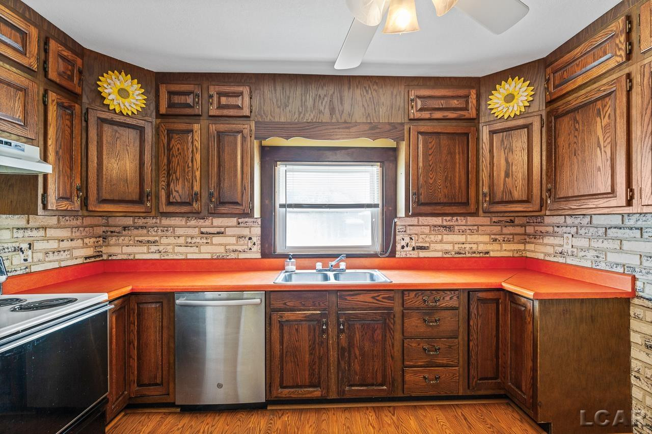 216 White, Blissfield, MI 49228 — Photo 13