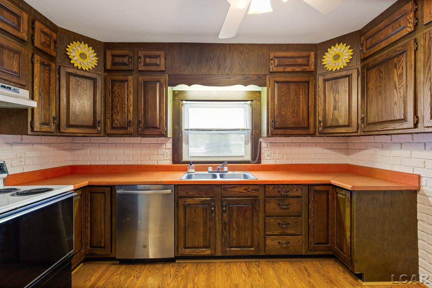 216 White, Blissfield, MI 49228 — Photo 43