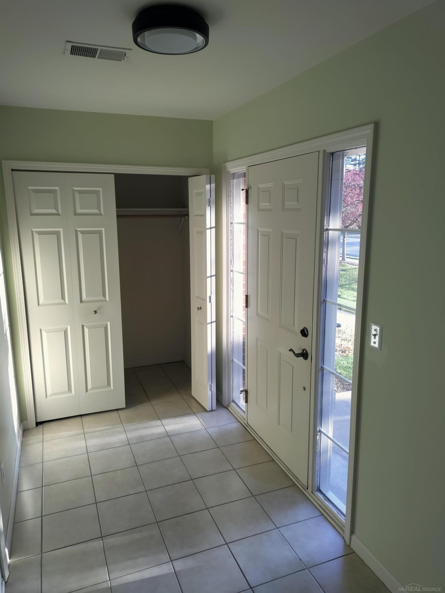 1978 FLAGSTONE Circle, Rochester Hills, MI 48307 — Photo 4