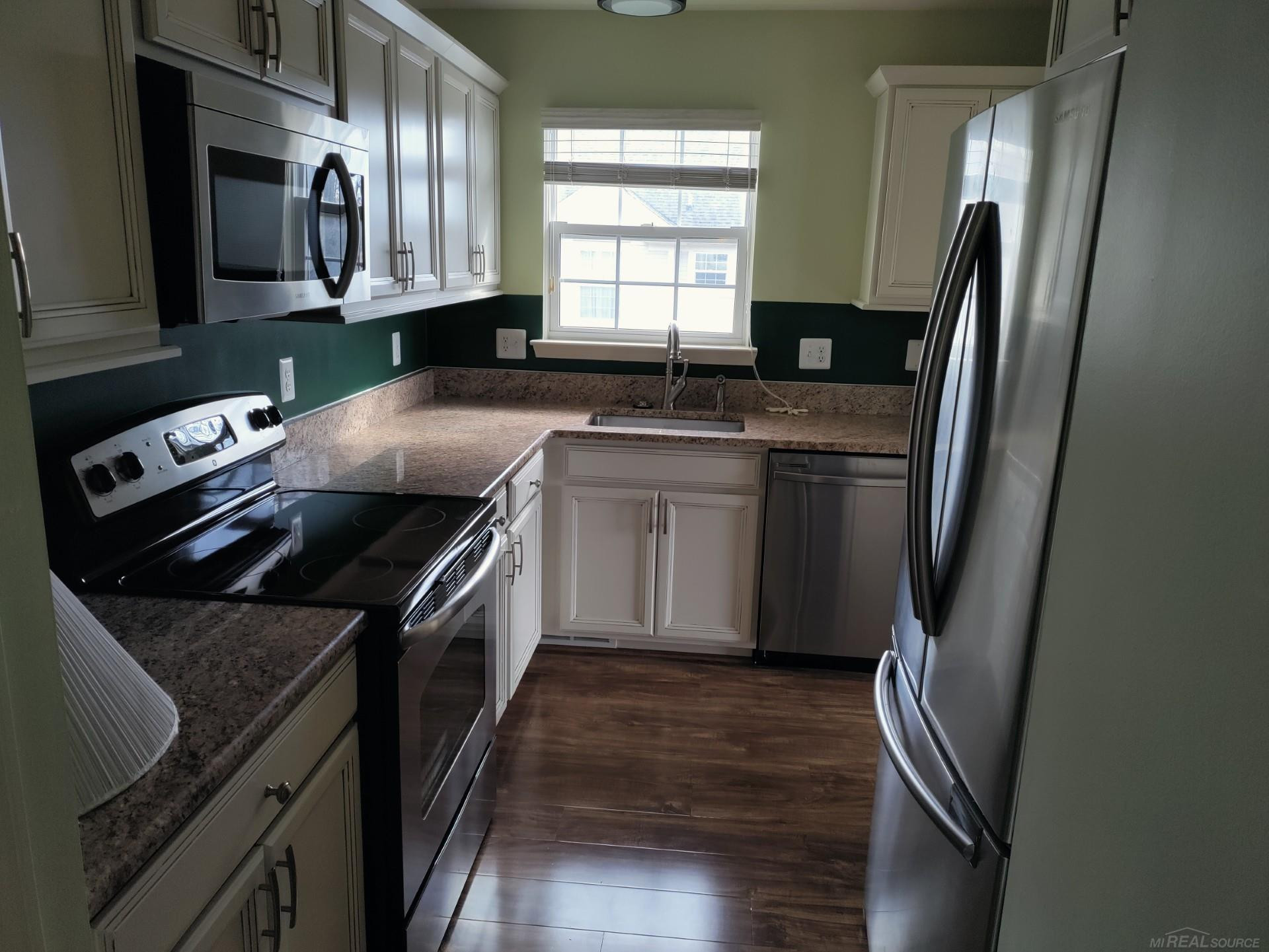 1978 FLAGSTONE Circle, Rochester Hills, MI 48307 — Photo 11