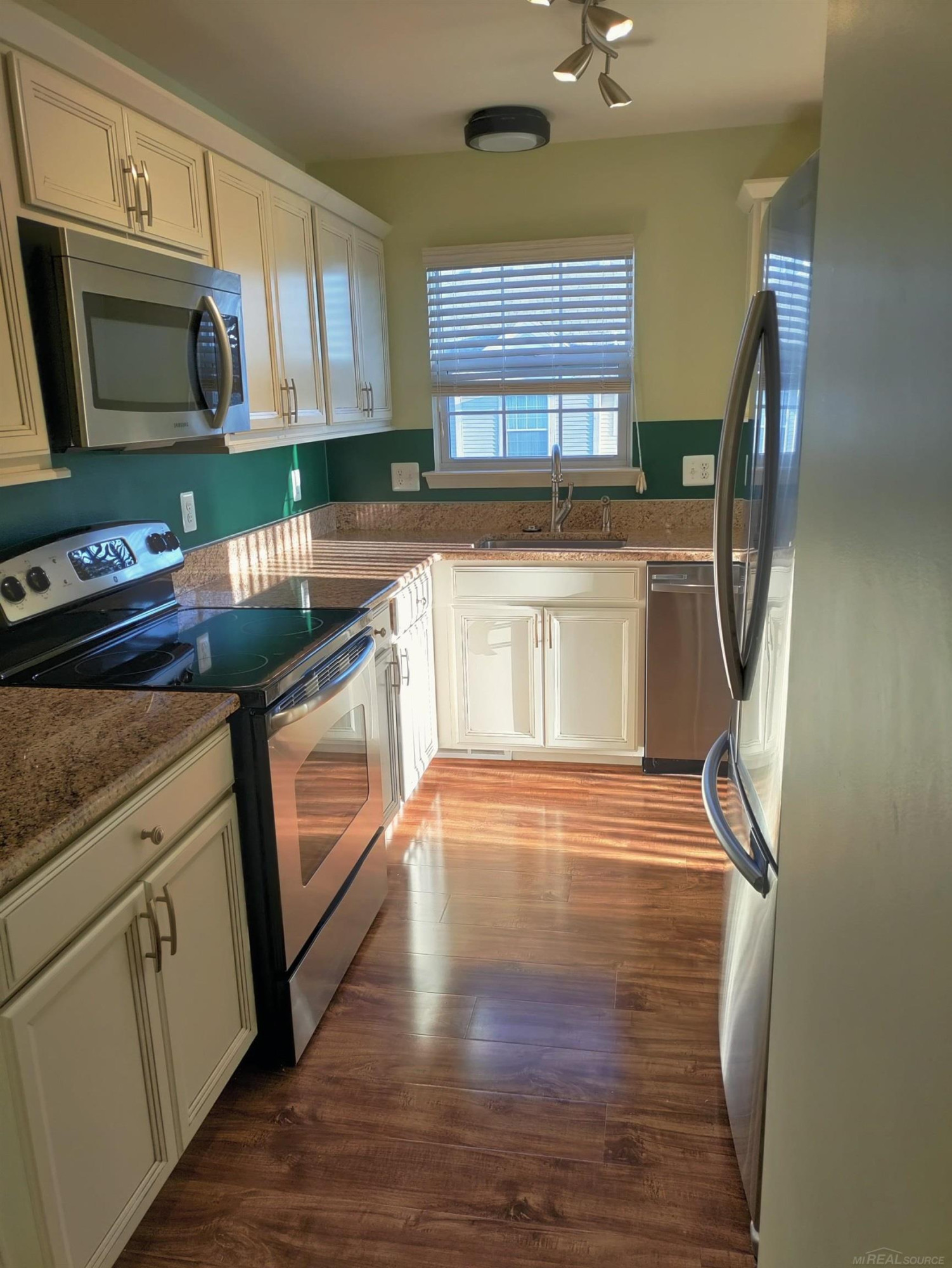 1978 FLAGSTONE Circle, Rochester Hills, MI 48307 — Photo 13