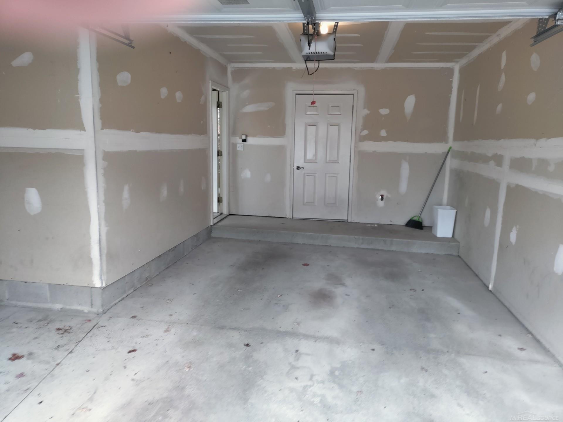 1978 FLAGSTONE Circle, Rochester Hills, MI 48307 — Photo 23