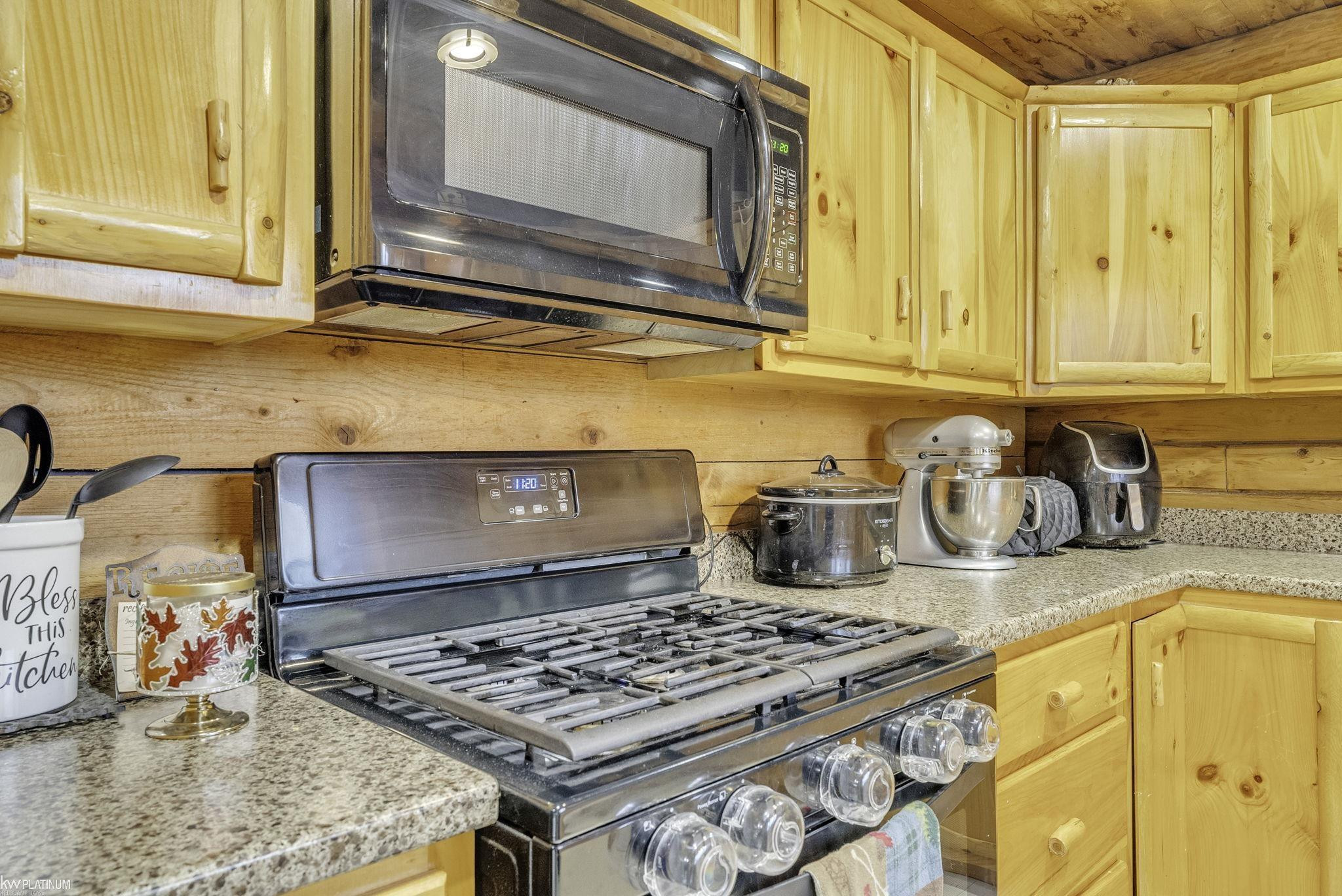 16259 Petz Road, MI 48014 — Photo 5
