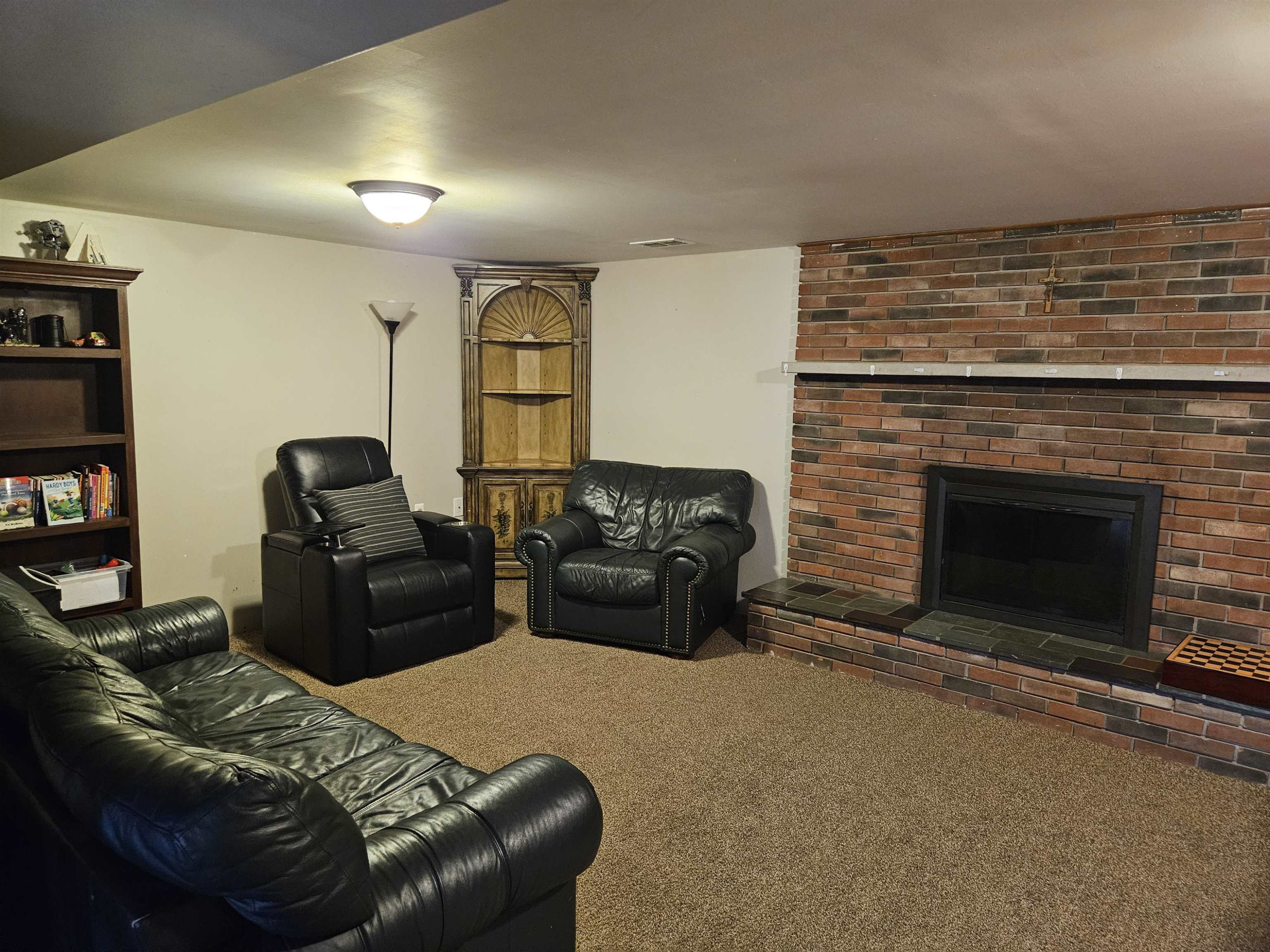 10096 Janaroy Court, MI — Photo 17