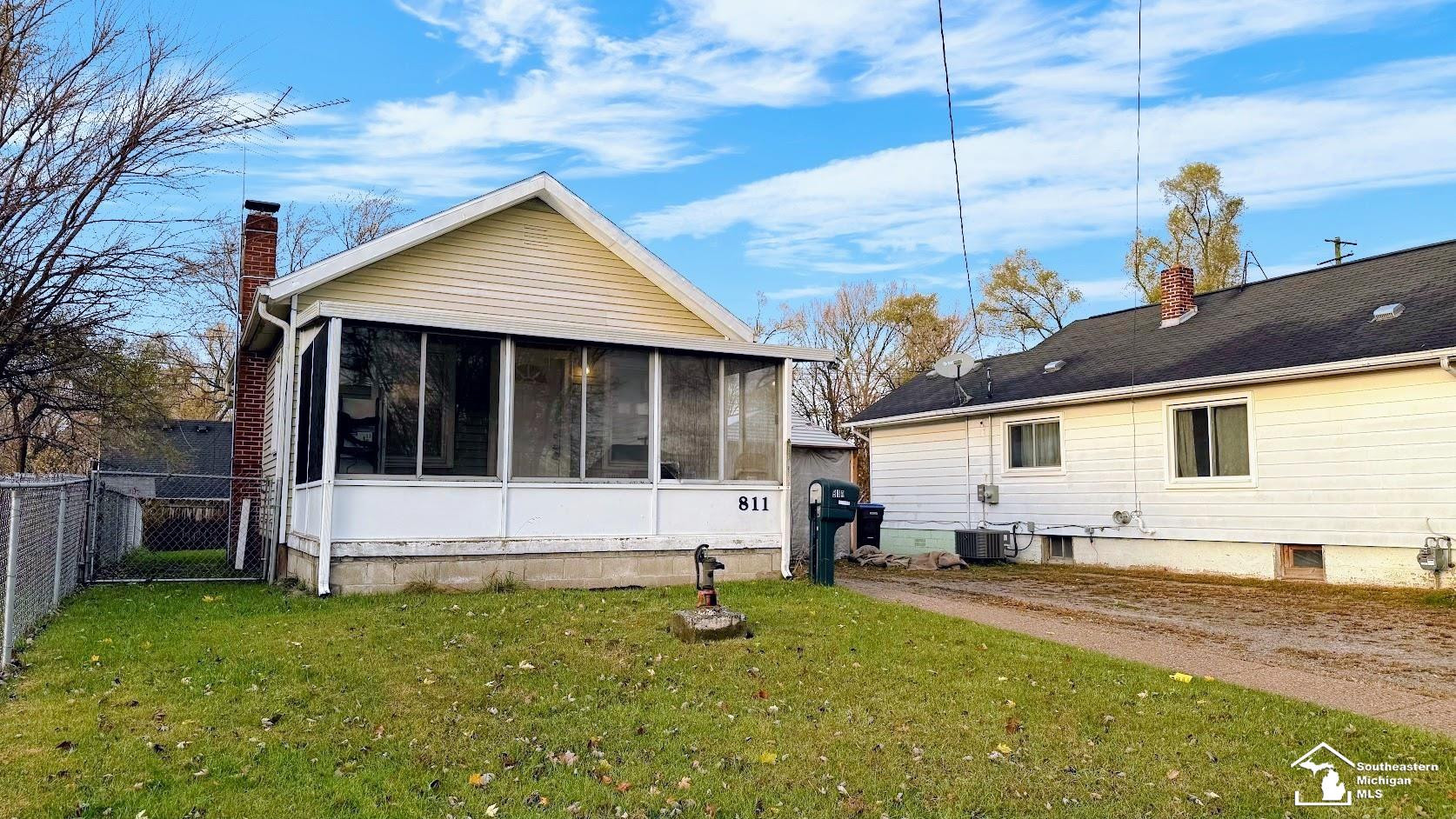 811 Young, Ypsilanti, MI 48198 — front exterior