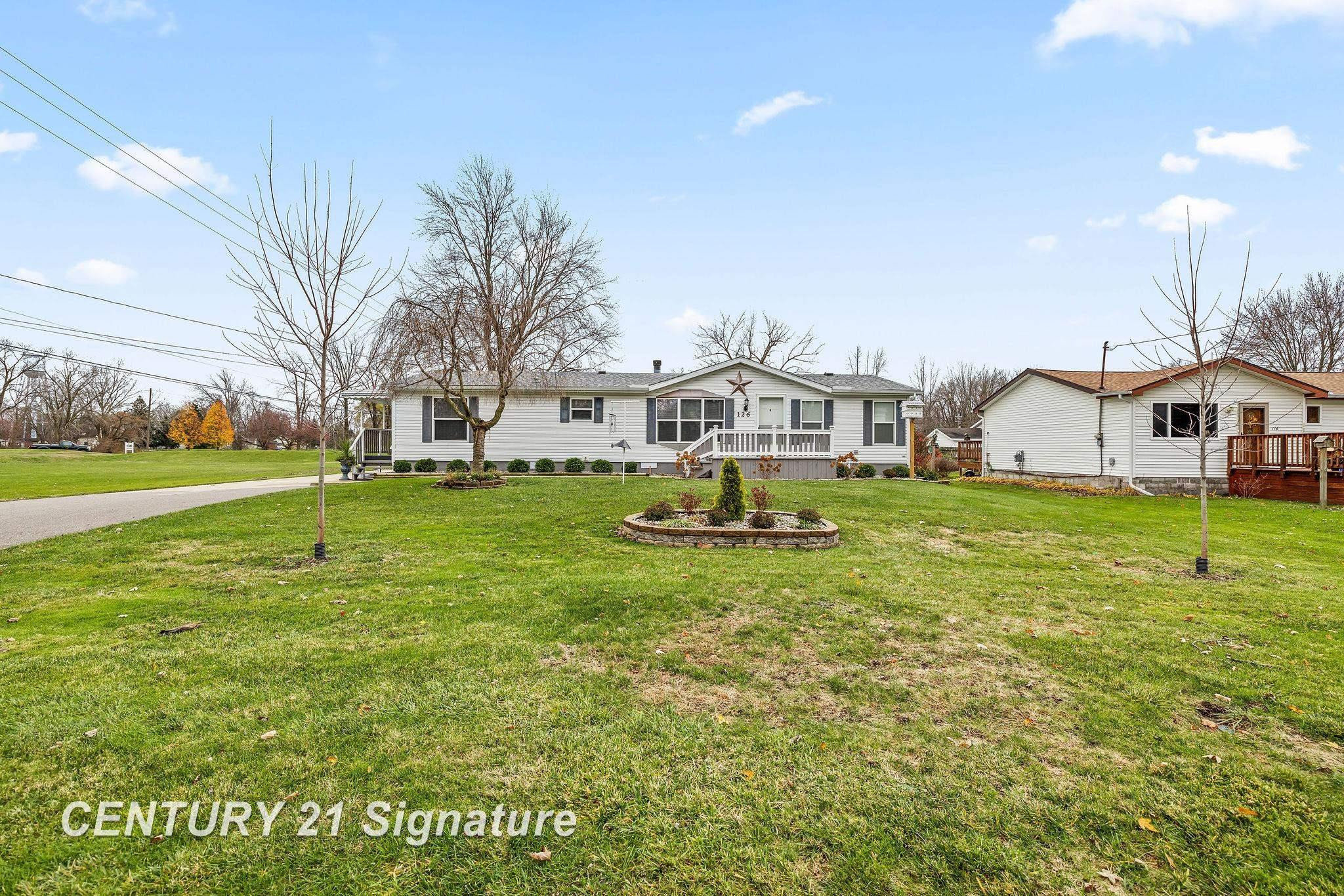 126 E Maple Street, Saint Charles, MI 48655 — Photo 2