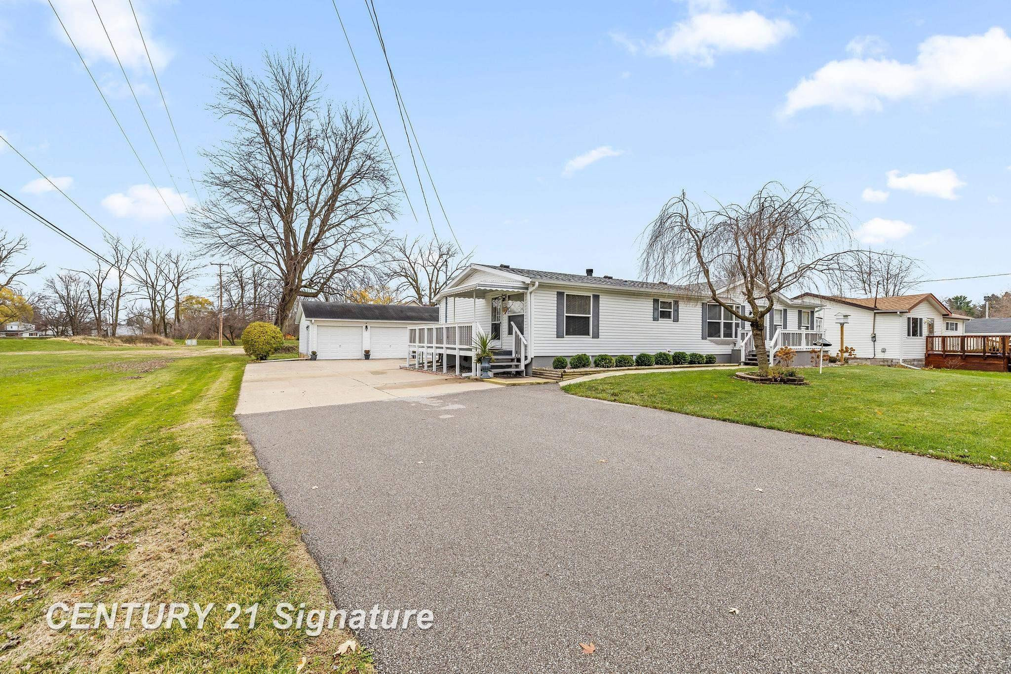 126 E Maple Street, Saint Charles, MI 48655 — Photo 4