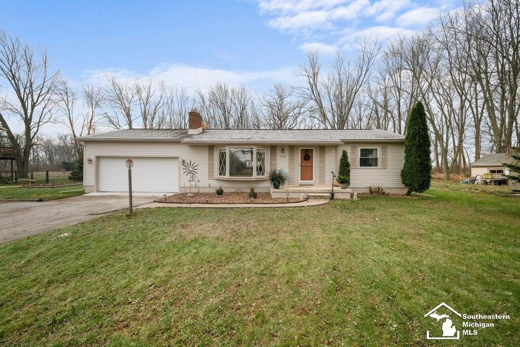 7122 Center, Newport, MI 48166 — front exterior
