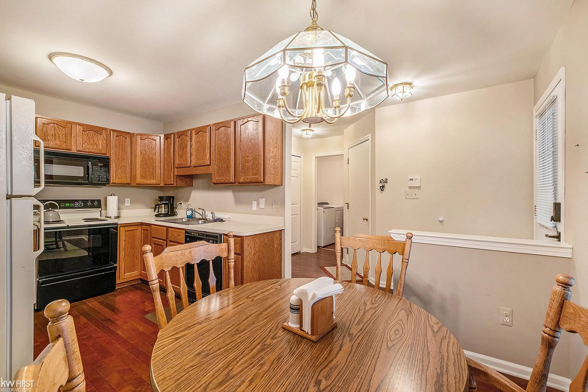 404 Woodfield Square, Brighton, MI 48116 — Photo 5
