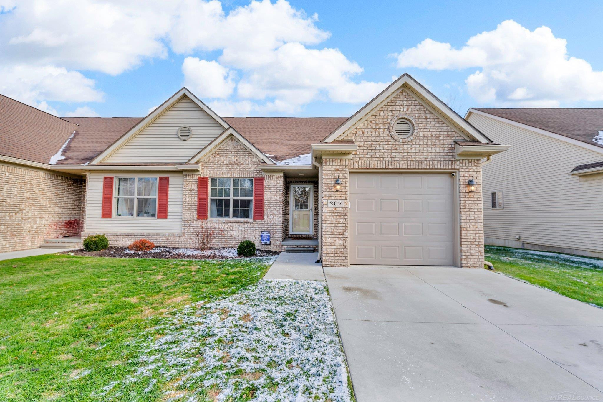 207 Jonathon Drive, Almont, MI 48003 — front exterior