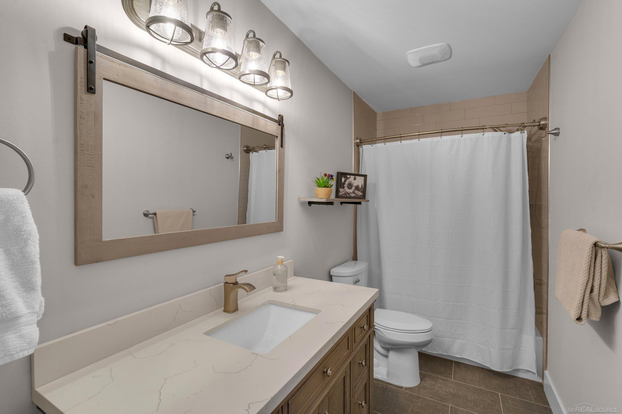 207 Jonathon Drive, Almont, MI 48003 — Photo 12