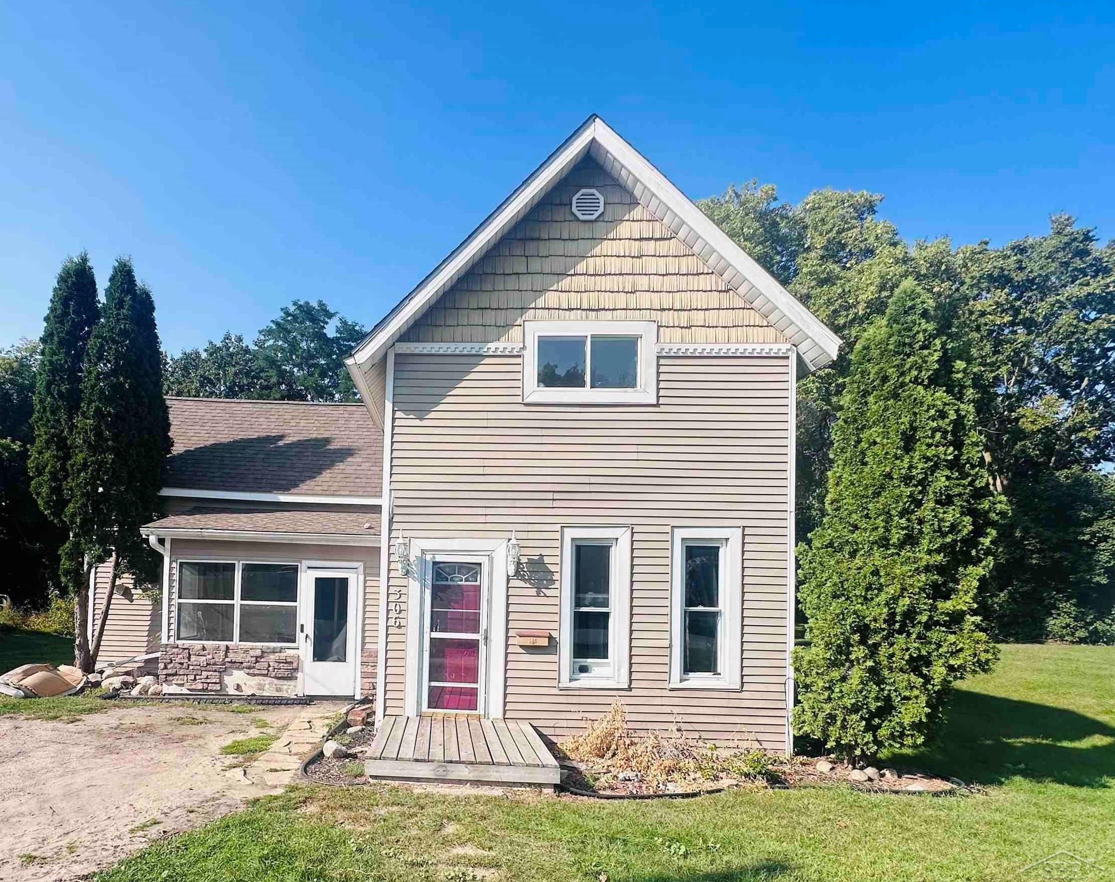 306 W 6th Street, Clare, MI 48617 — front exterior
