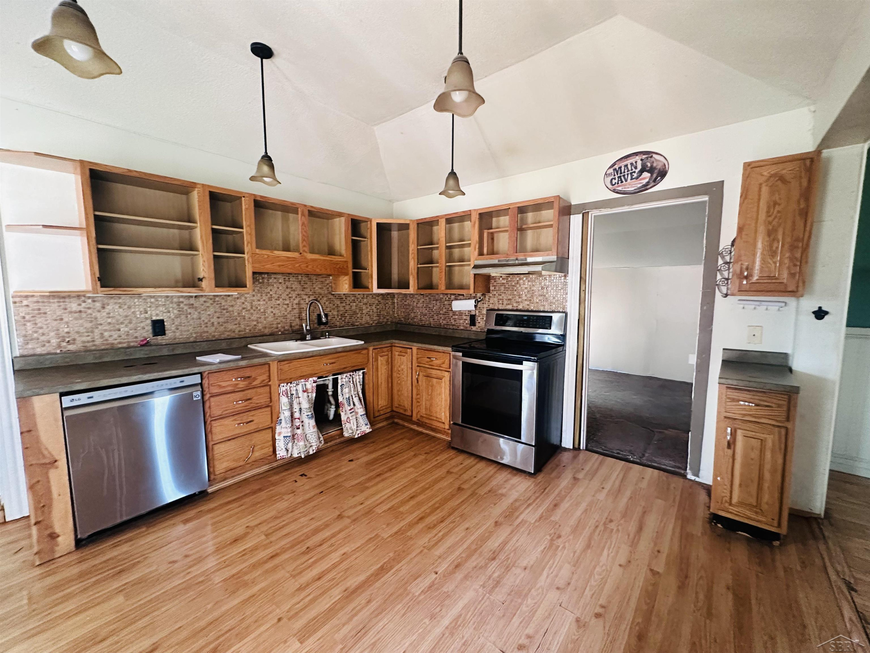 306 W 6th Street, Clare, MI 48617 — Photo 3