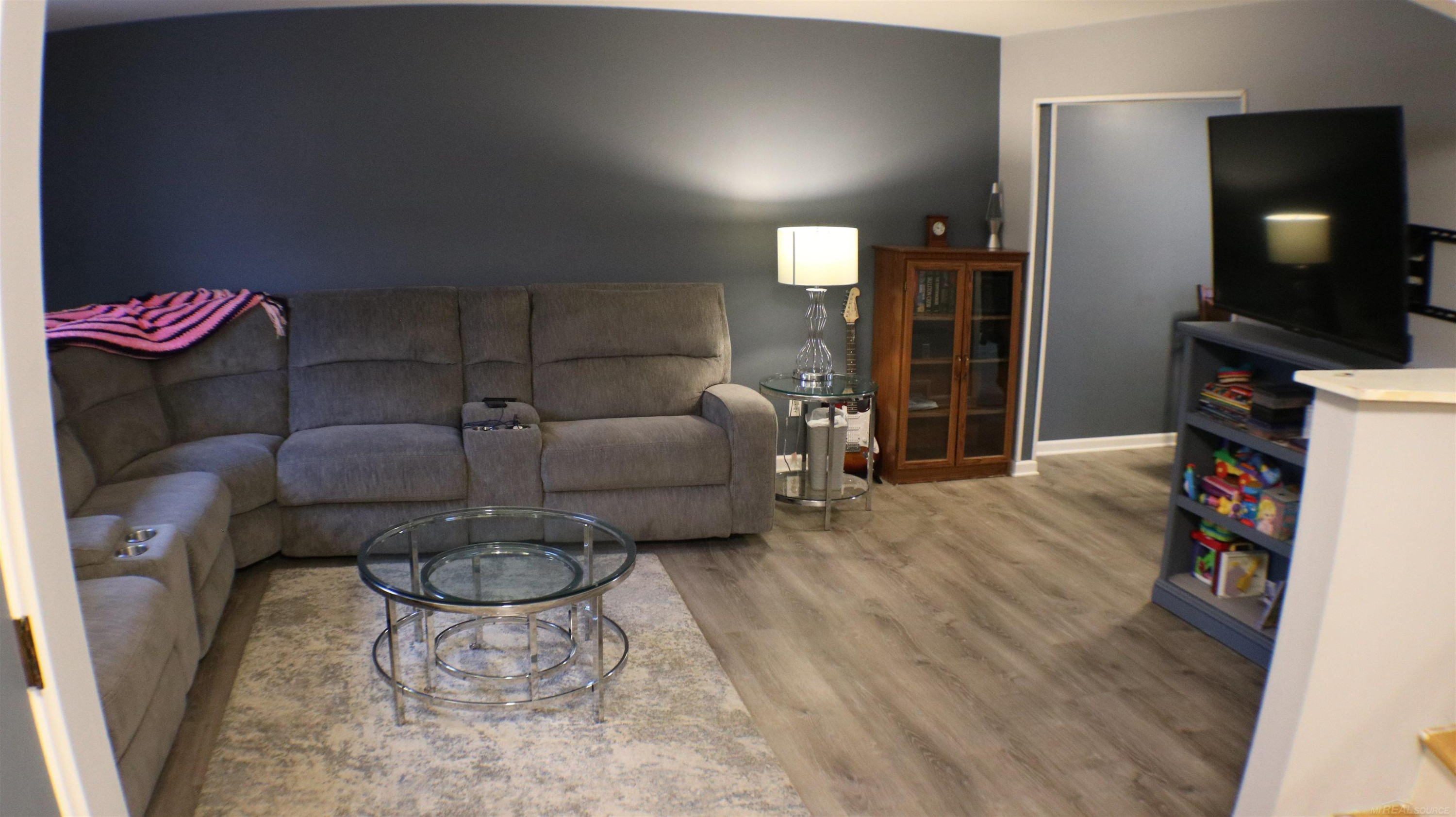 8737 Crestview Drive, Sterling Heights, MI 48312 — Photo 2
