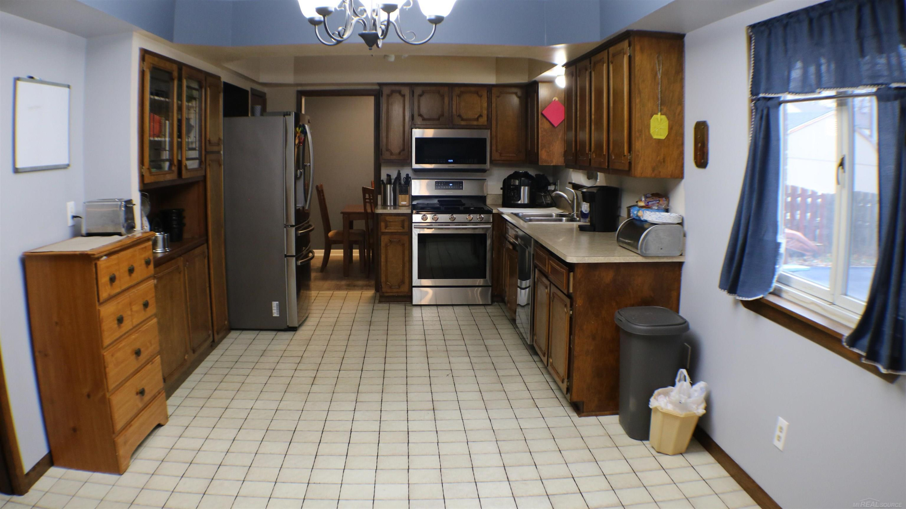8737 Crestview Drive, Sterling Heights, MI 48312 — Photo 5