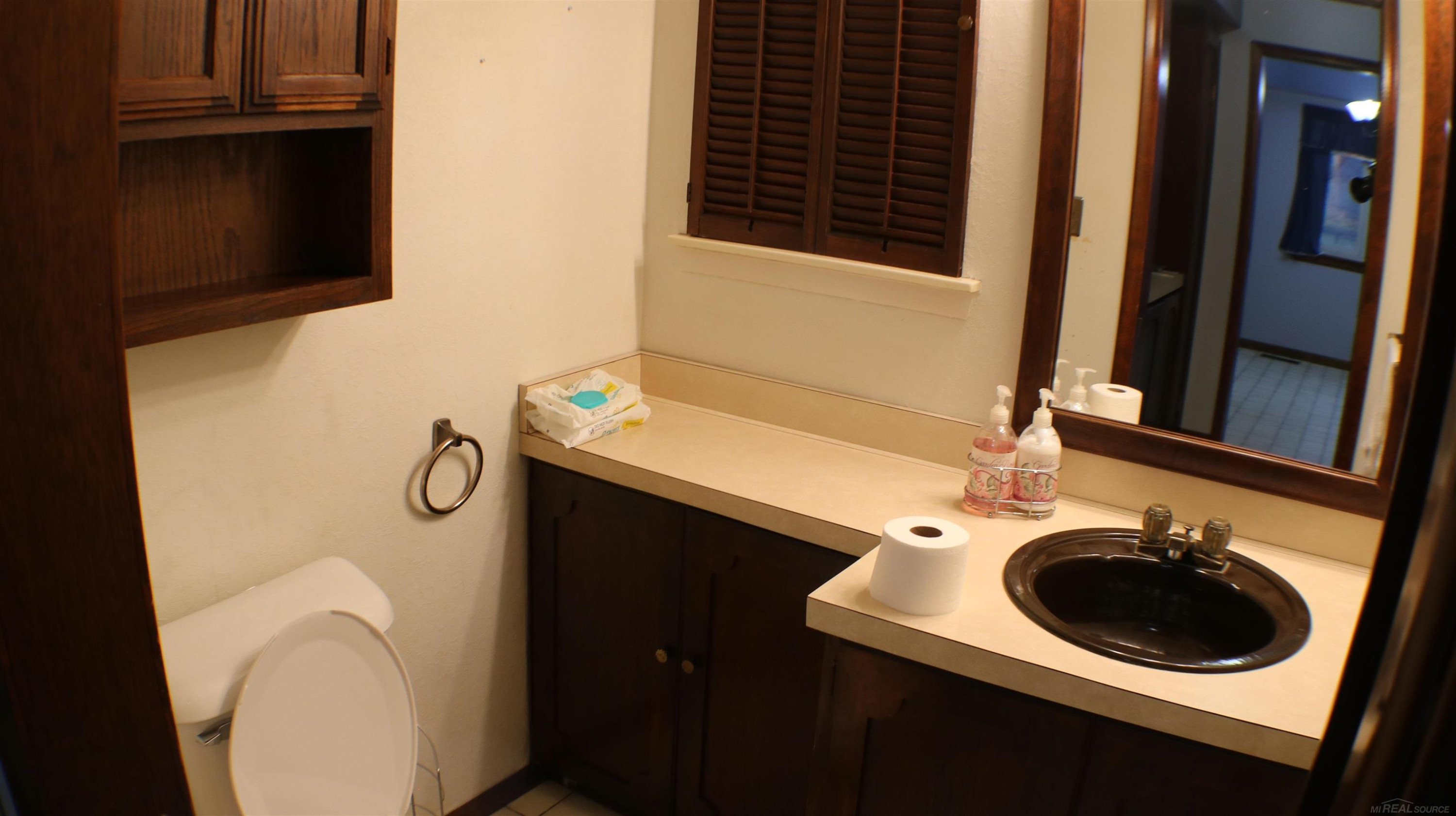 8737 Crestview Drive, Sterling Heights, MI 48312 — Photo 9