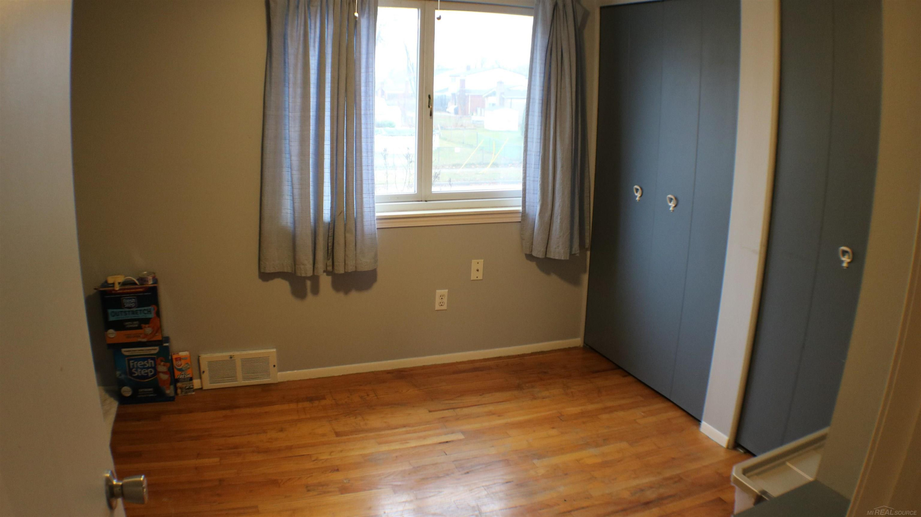 8737 Crestview Drive, Sterling Heights, MI 48312 — Photo 11