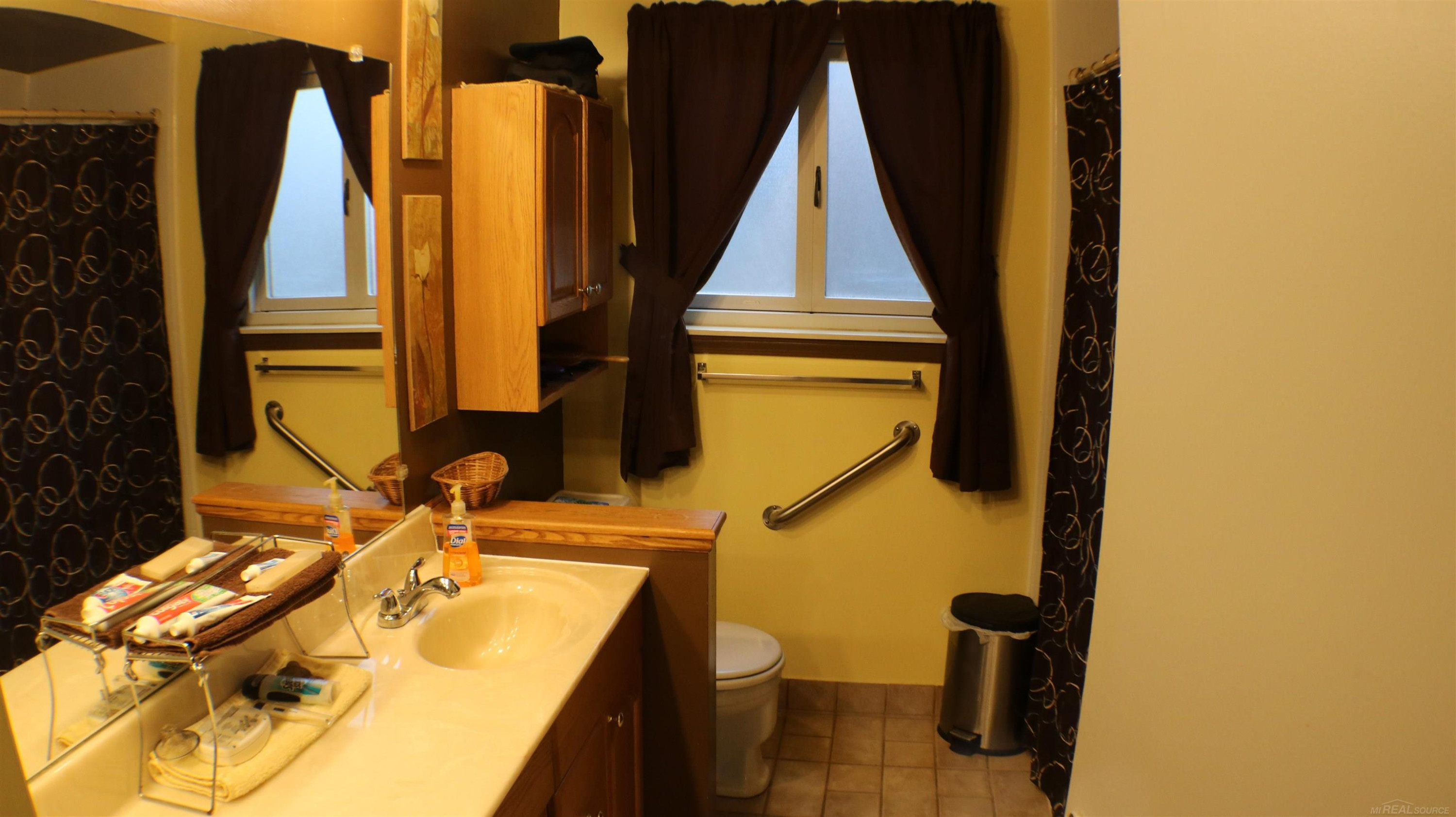 8737 Crestview Drive, Sterling Heights, MI 48312 — Photo 16