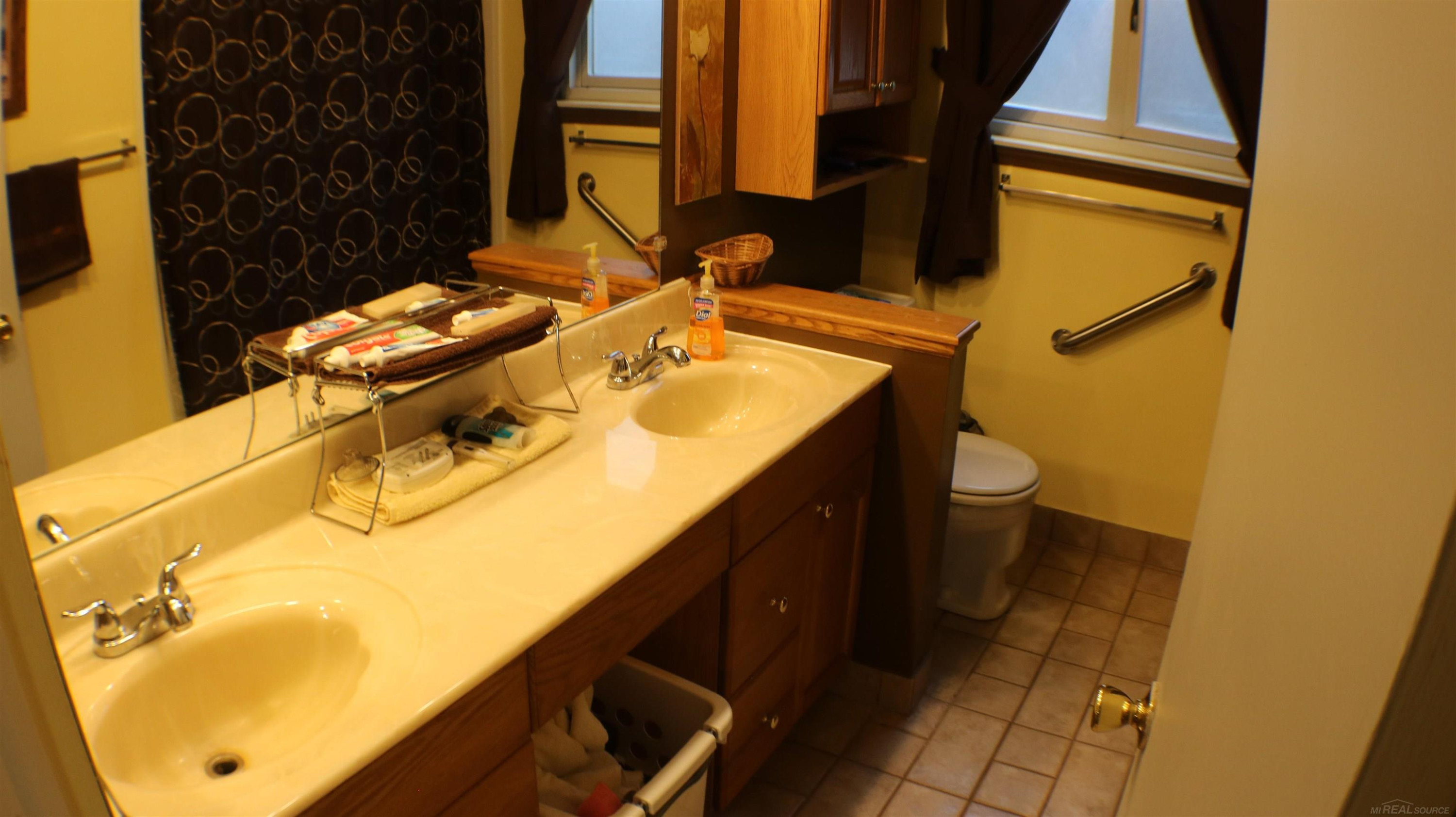 8737 Crestview Drive, Sterling Heights, MI 48312 — Photo 17