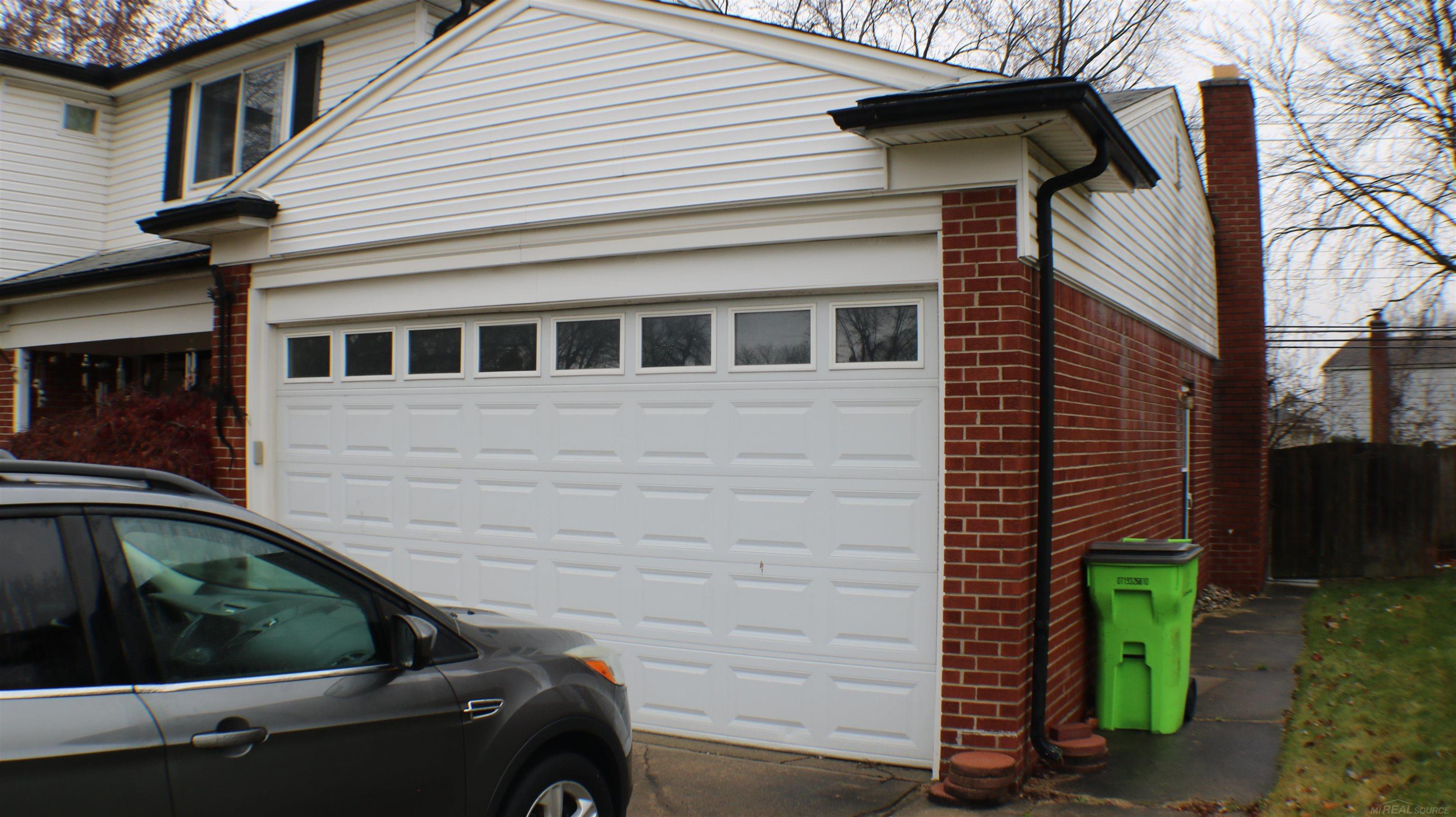 8737 Crestview Drive, Sterling Heights, MI 48312 — Photo 30