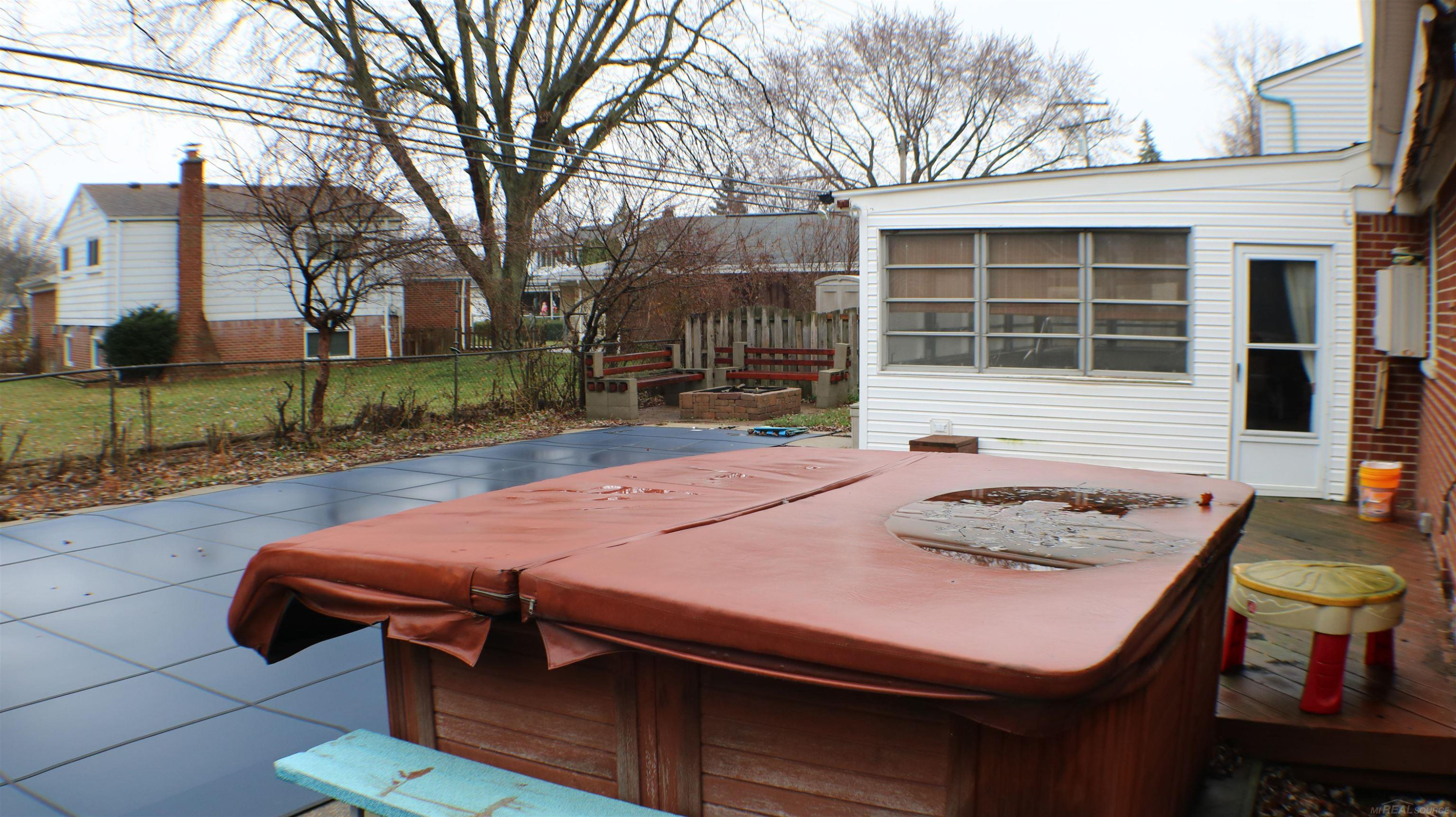 8737 Crestview Drive, Sterling Heights, MI 48312 — Photo 37