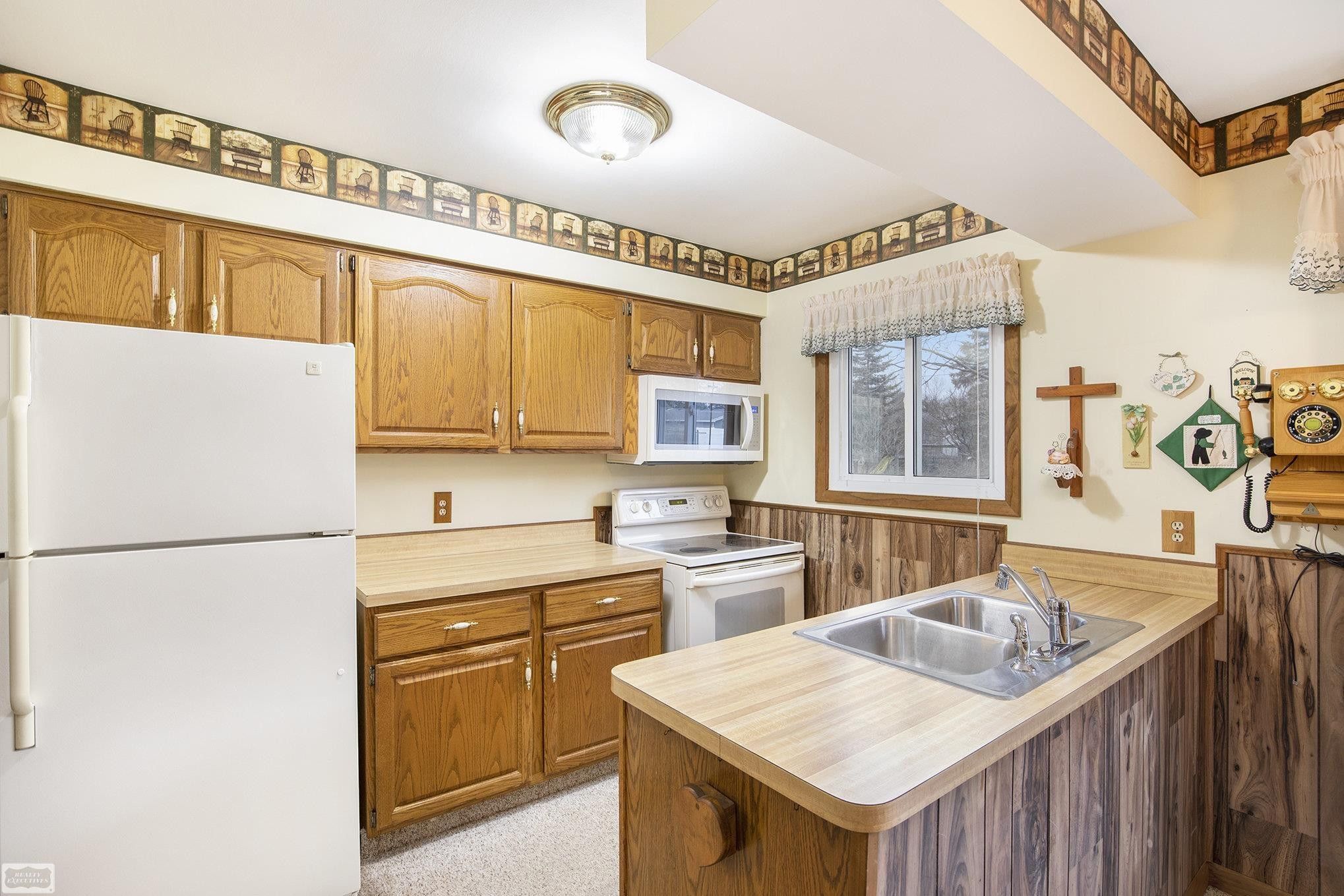 210 S Hunter Street, Capac, MI 48014 — Photo 5