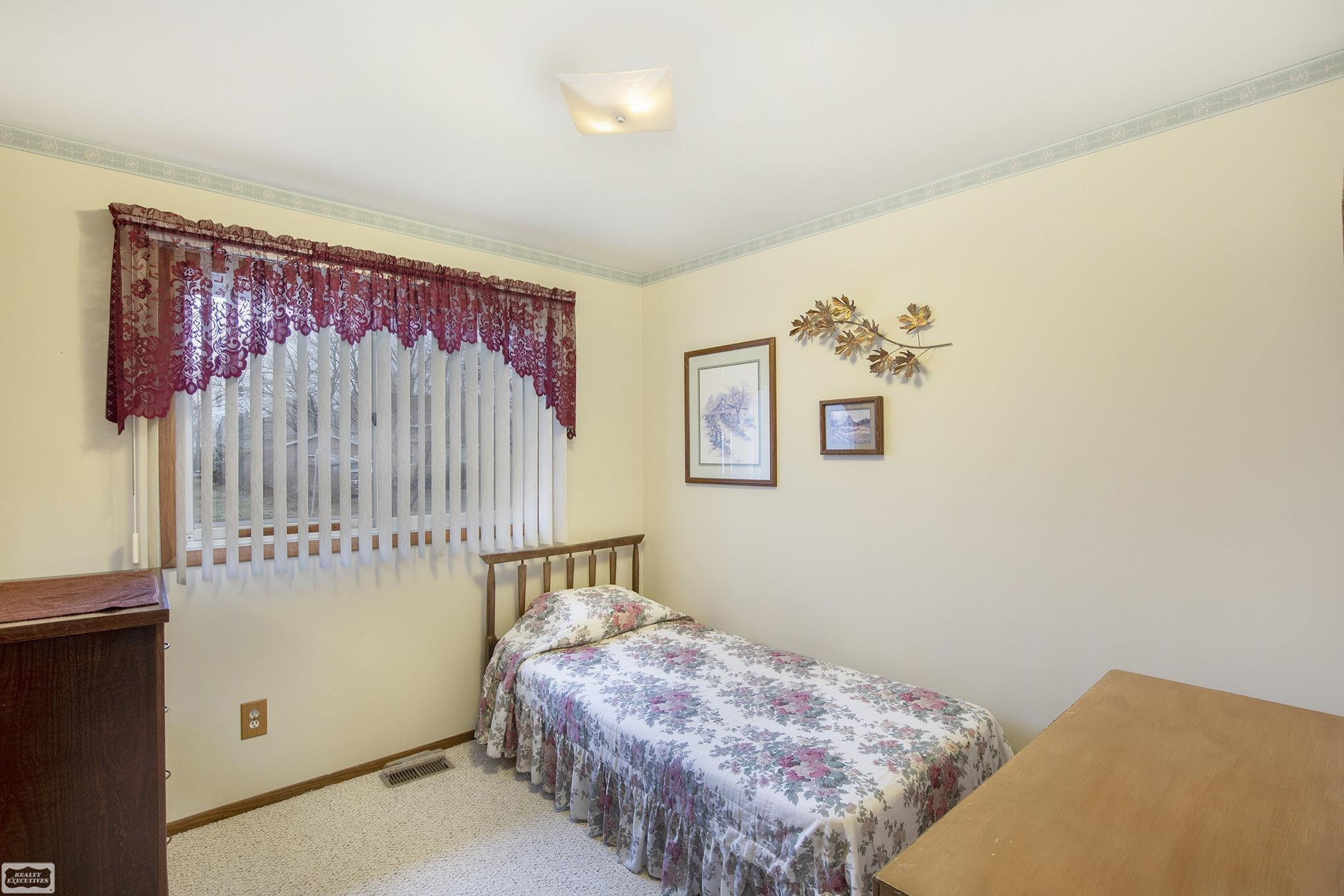 210 S Hunter Street, Capac, MI 48014 — Photo 10