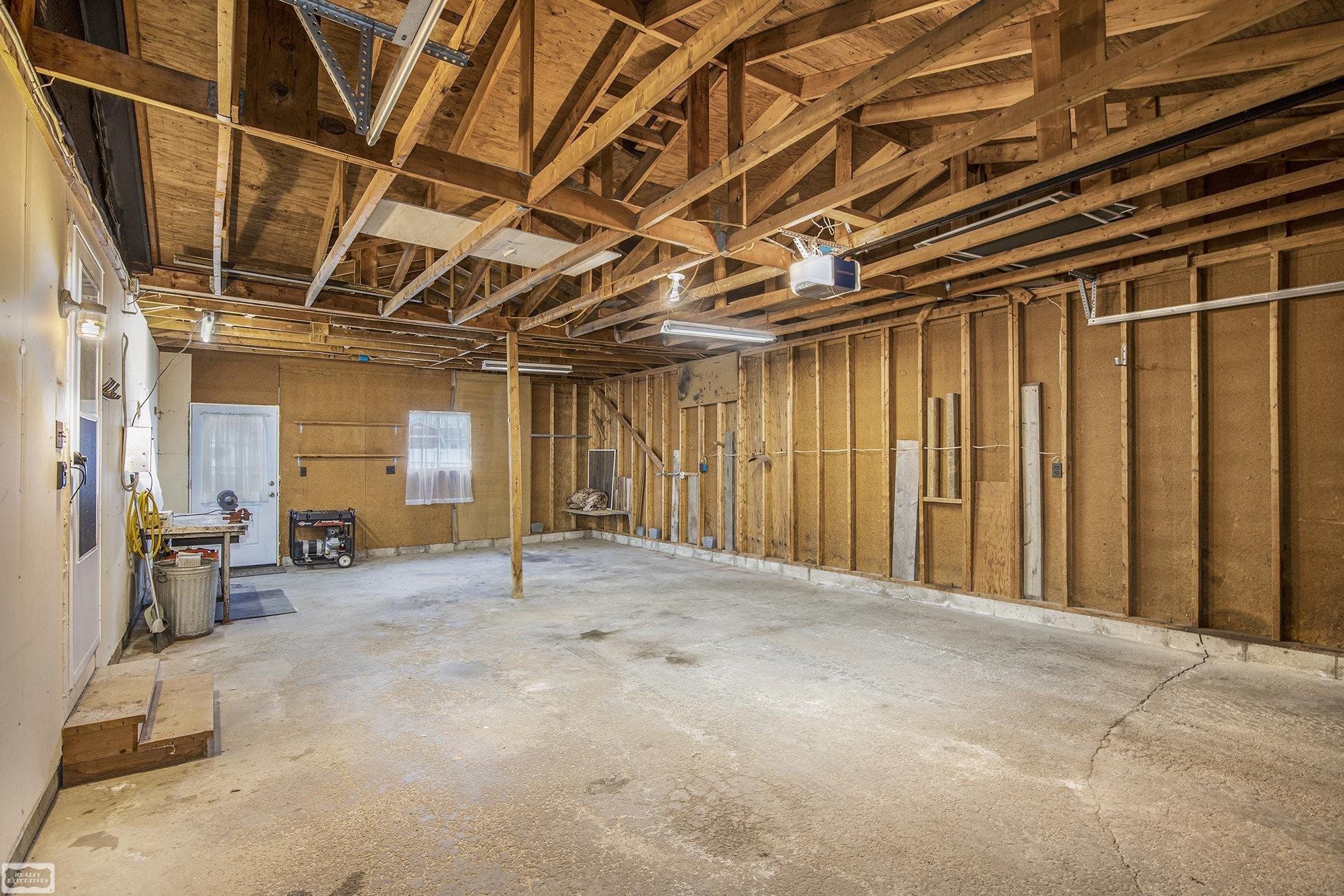 210 S Hunter Street, Capac, MI 48014 — Photo 15
