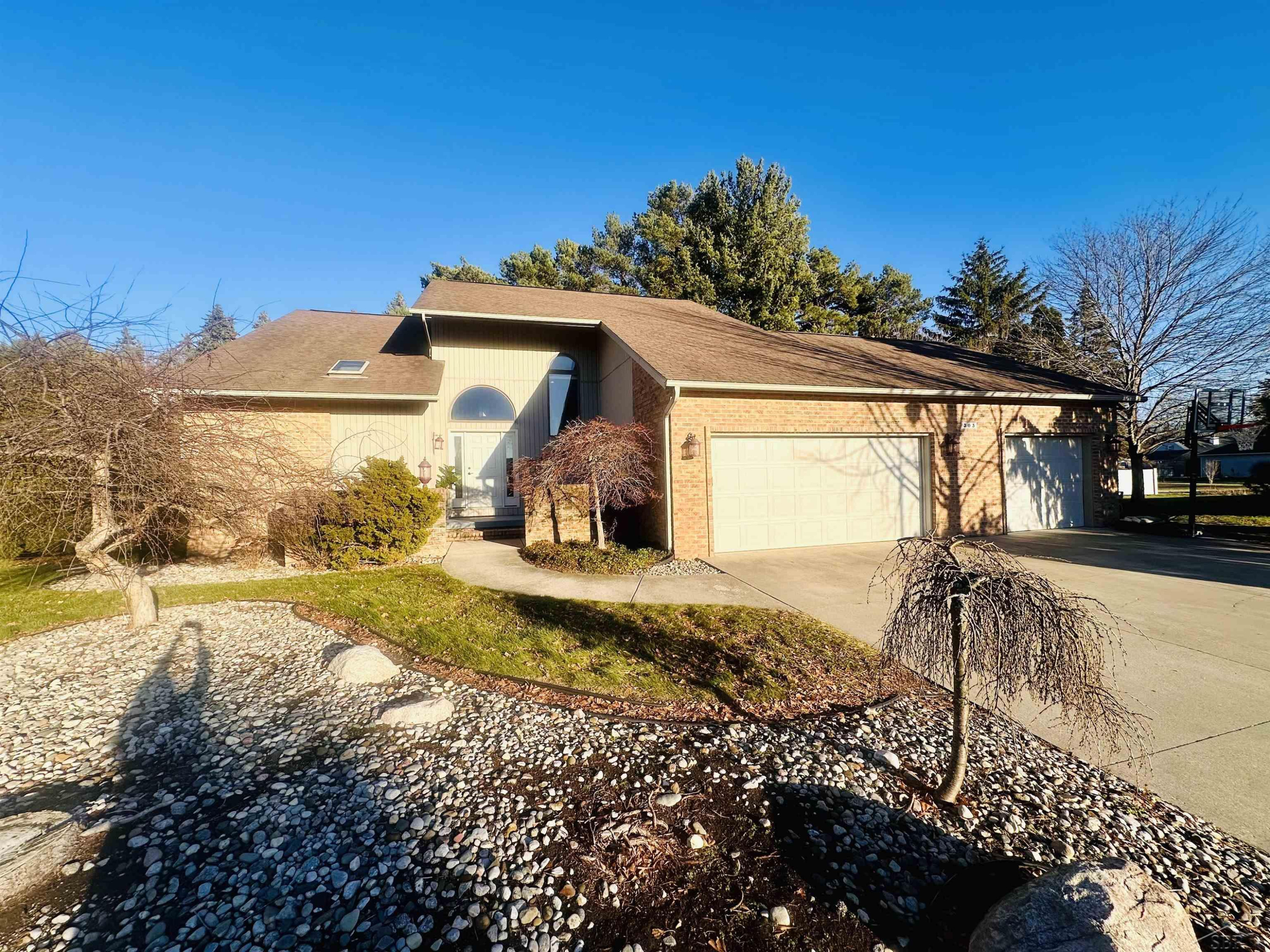 303 Ireland Street, Auburn, MI 48611 — front exterior