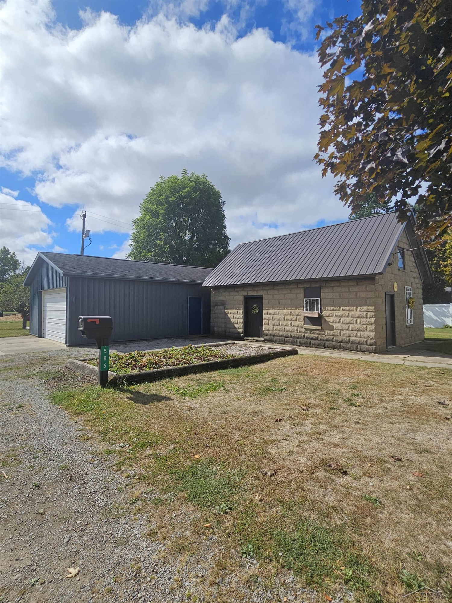 586 E Sebewaing Street, Sebewaing, MI 48759 — Photo 3