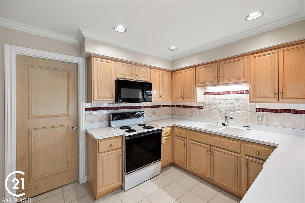 14916 Stoney Brook Drive, Utica, MI 48315 — Photo 18