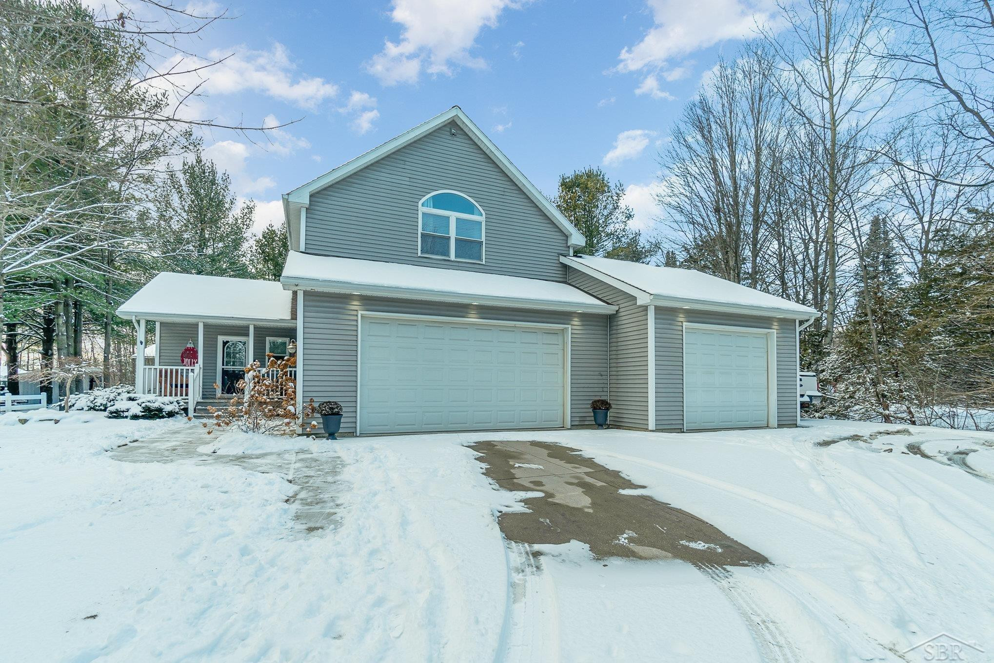 3590 S Brennan Road, Hemlock, MI 48626 — front exterior