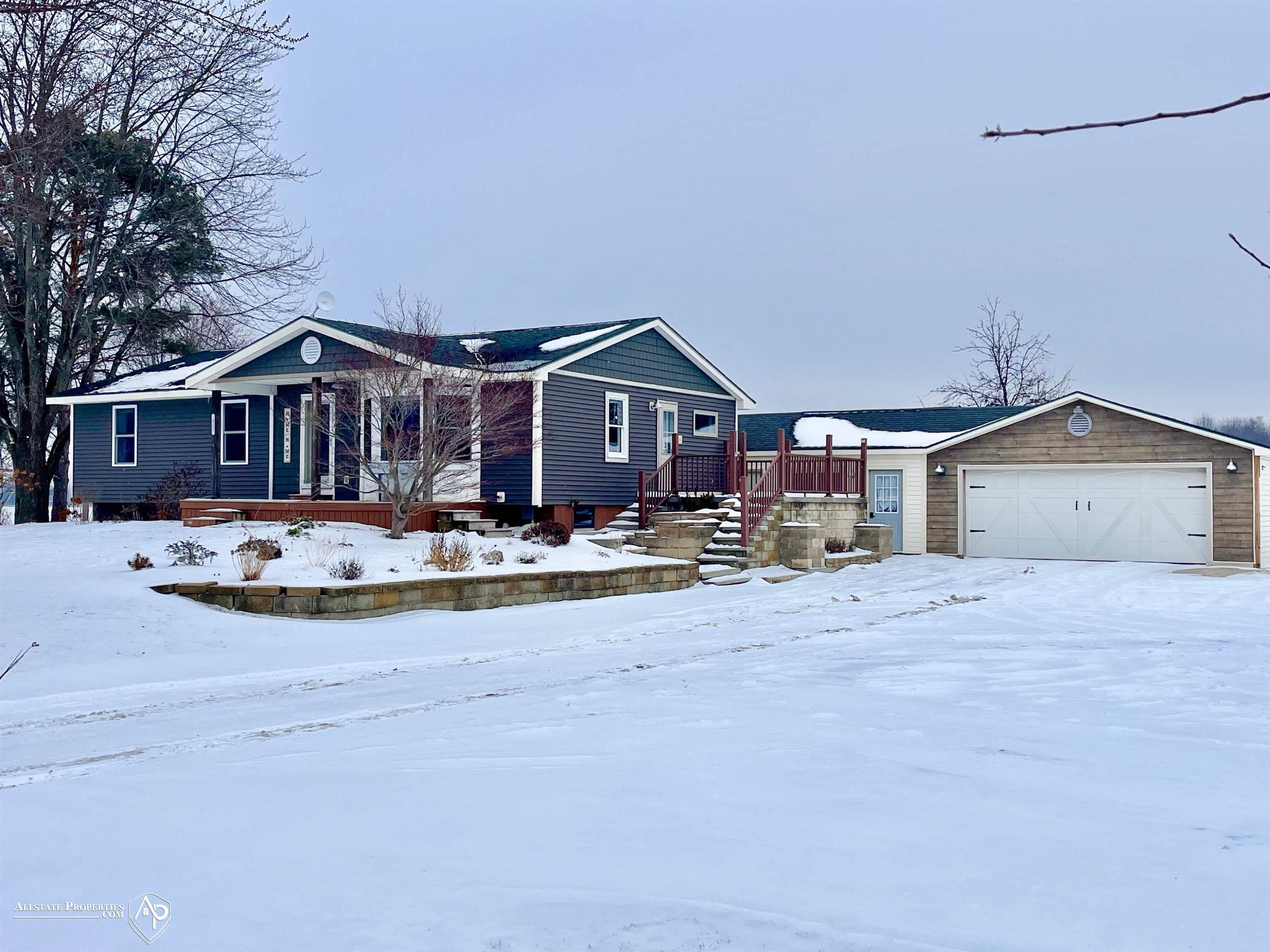 18257 East Road, New Lothrop, MI 48460 — front exterior
