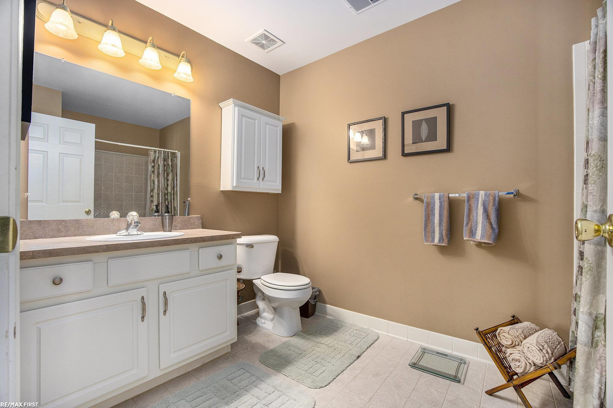 45622 Warwick Drive, Macomb, MI 48044 — Photo 13