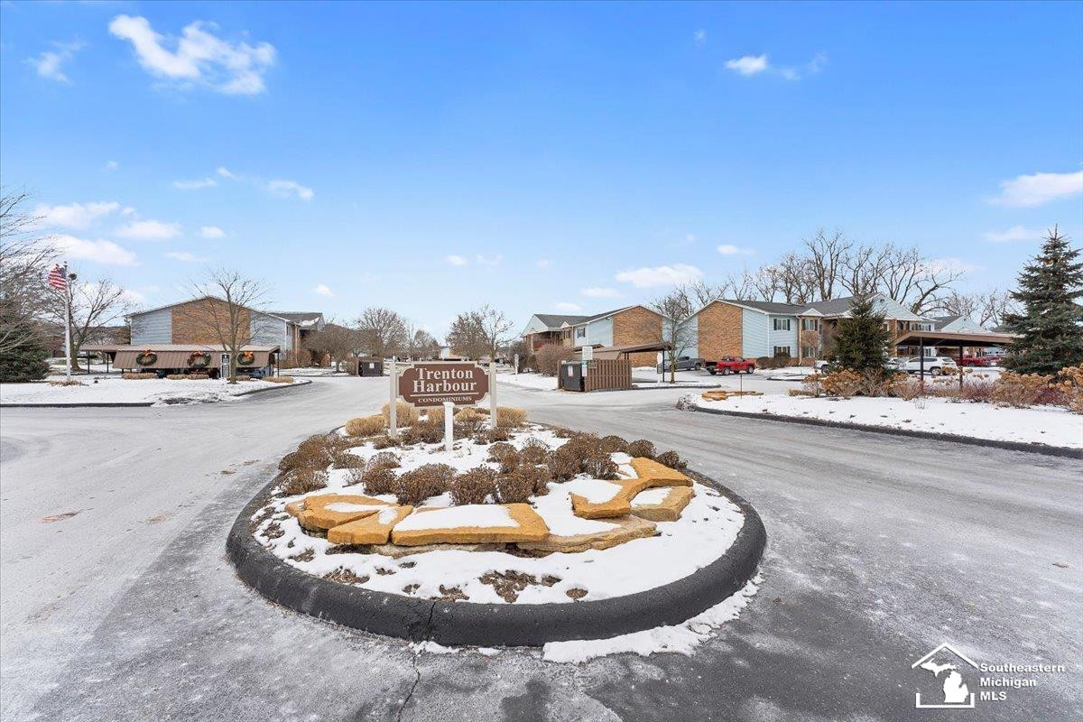 1505 Harbour Court, #61, Trenton, MI 48183 — Photo 2