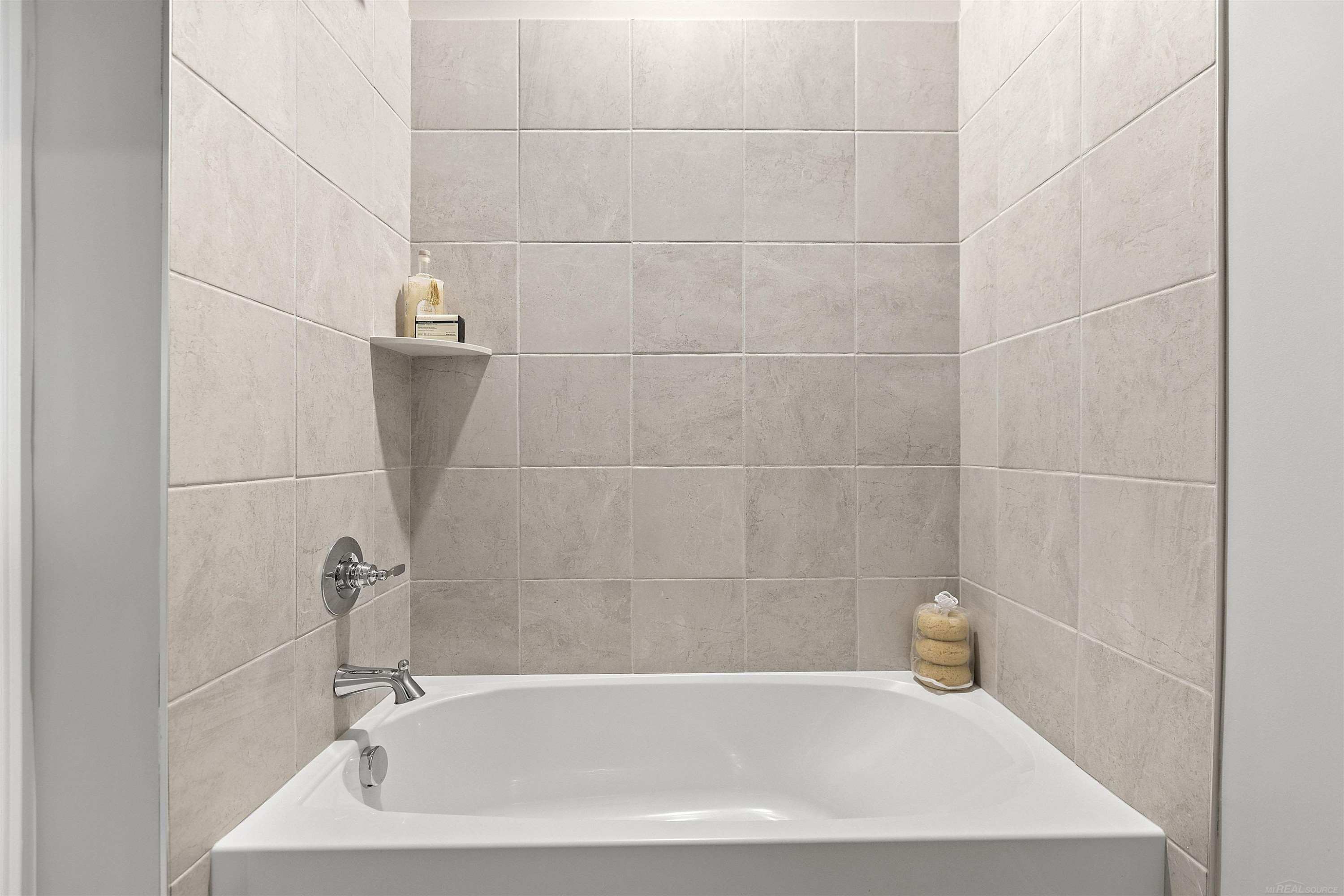 2220 Chase Drive, 98, Howell, MI 48855 — Photo 25