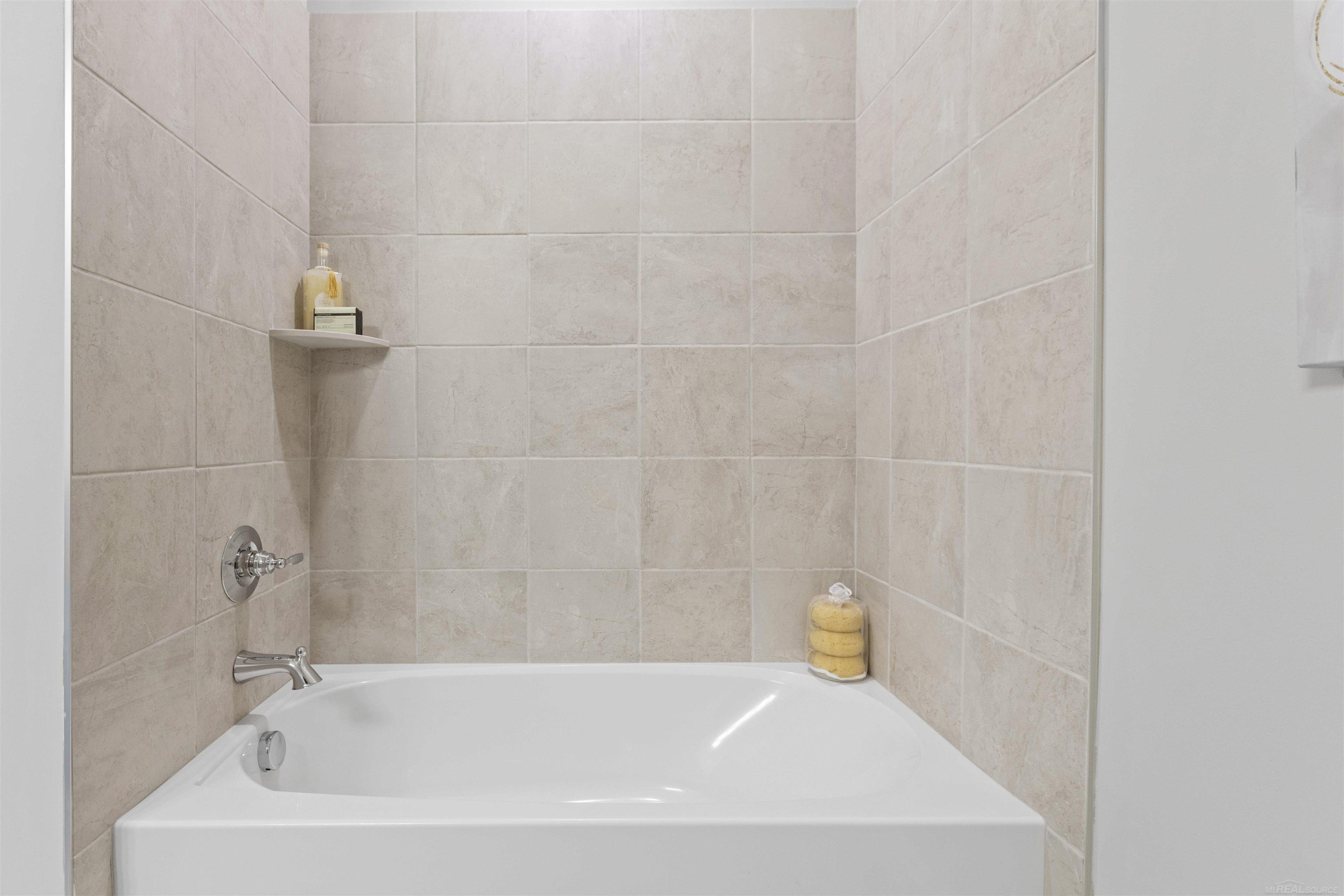 2220 Chase Drive, 98, Howell, MI 48855 — Photo 31
