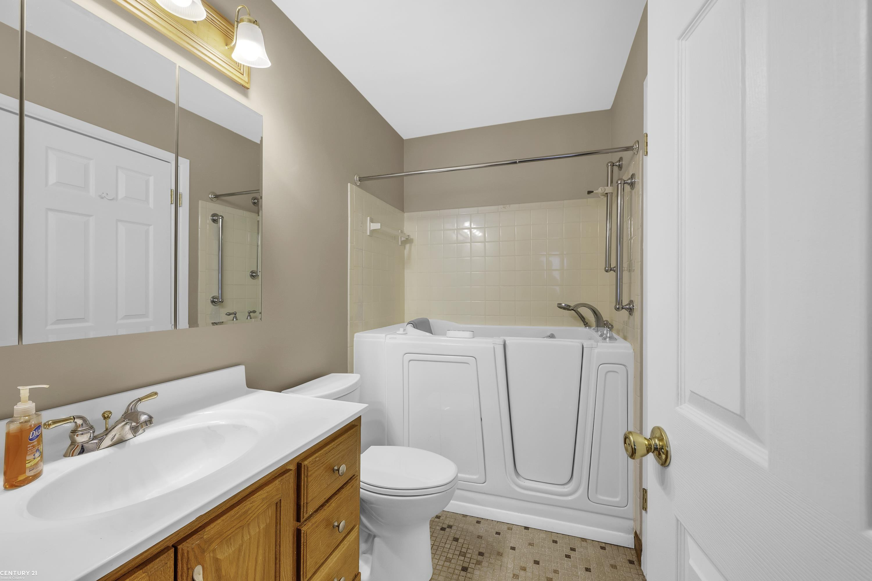 8401 18 Mile Road, 225, Sterling Heights, MI 48313 — Photo 17