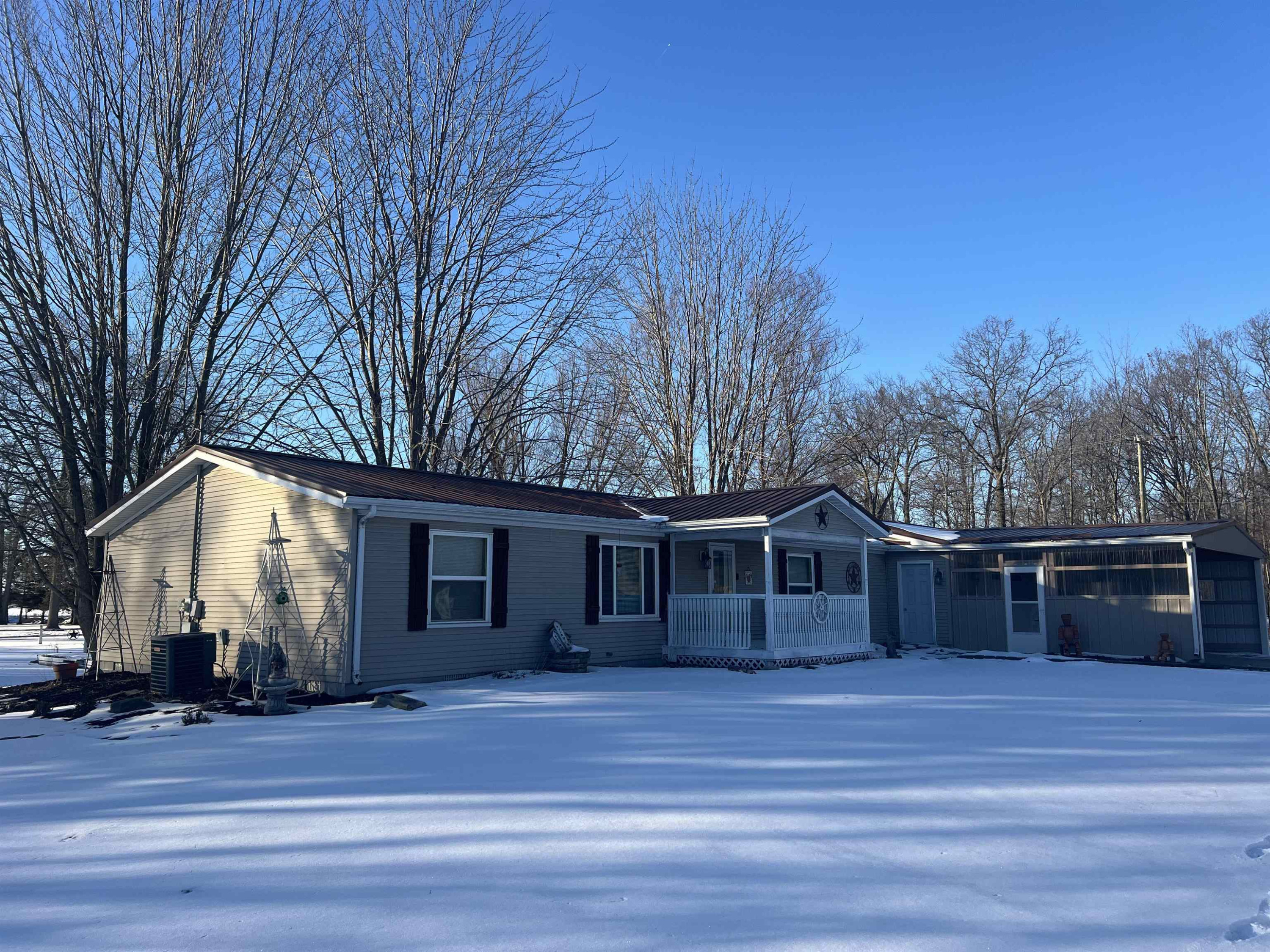 14018 Bishop Road, Chesaning, MI 48616 — front exterior