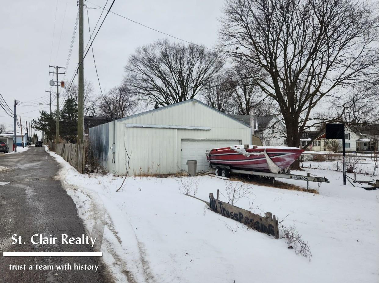 105 E Meier Street, Capac, MI 48014 — Photo 13